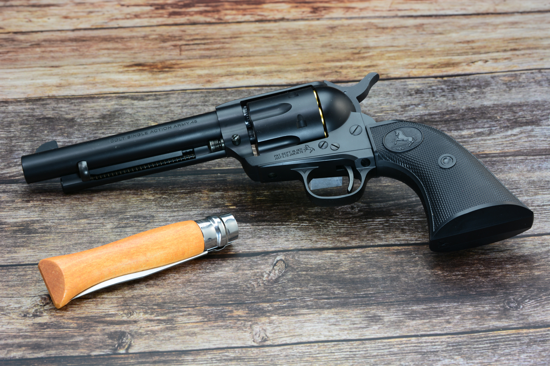 キャンプやハンティングに使うナイフ