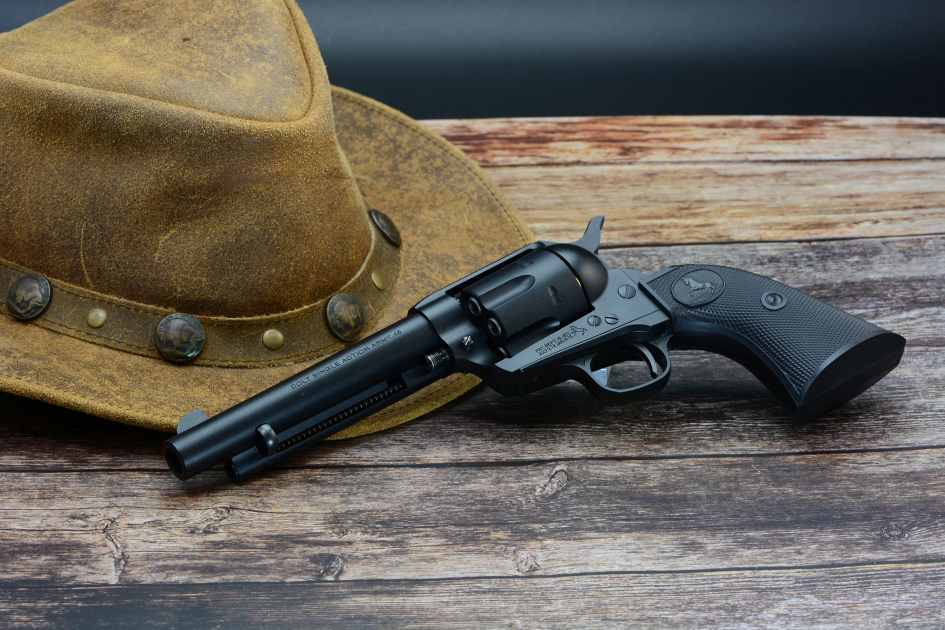 帽子やホルスターとも合わせてみる