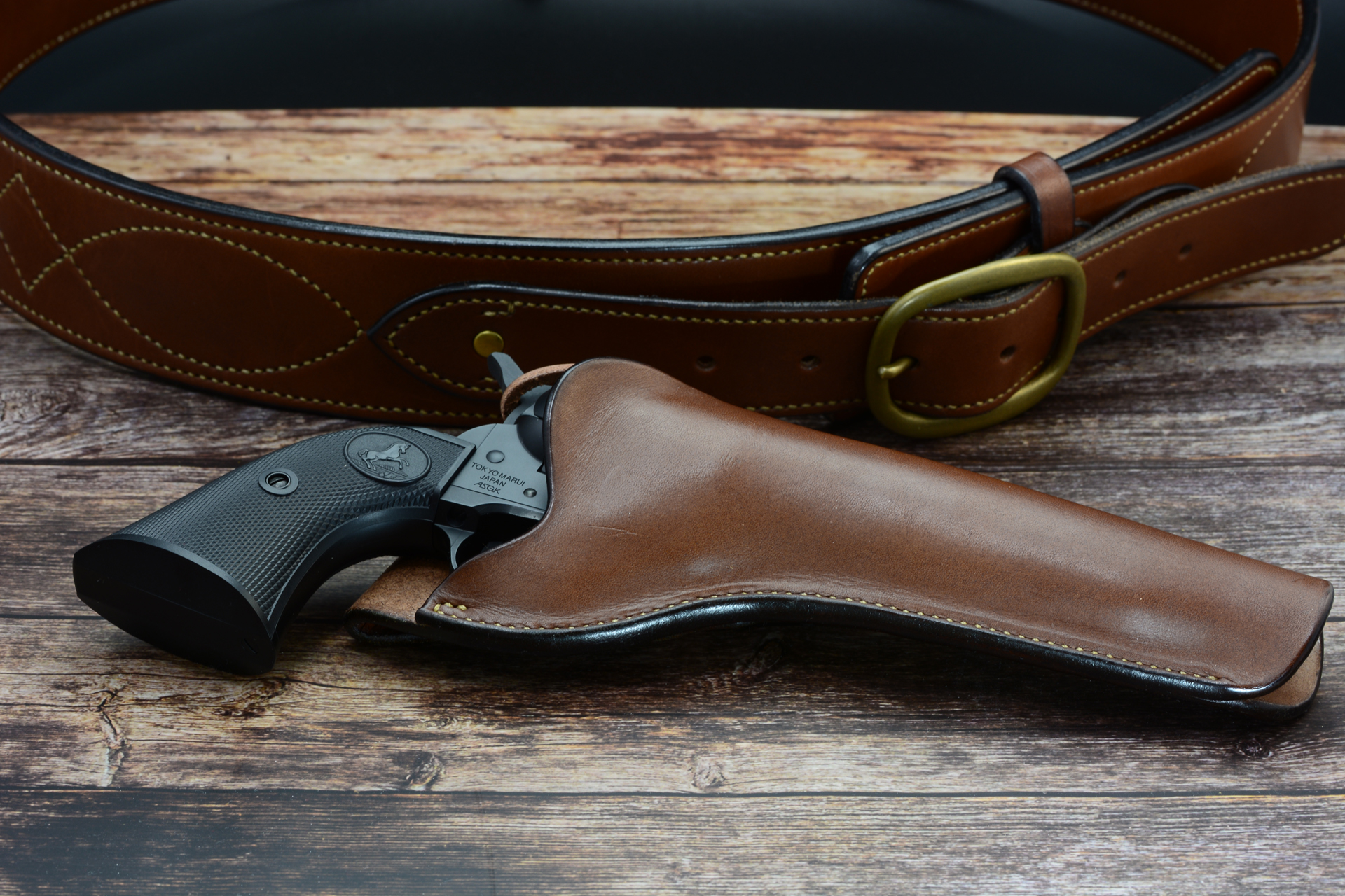 帽子やホルスターとも合わせてみる