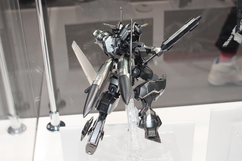 特別企画】【ガンダムベース撮り下ろし】鉄血のメタリックカラー、「HG