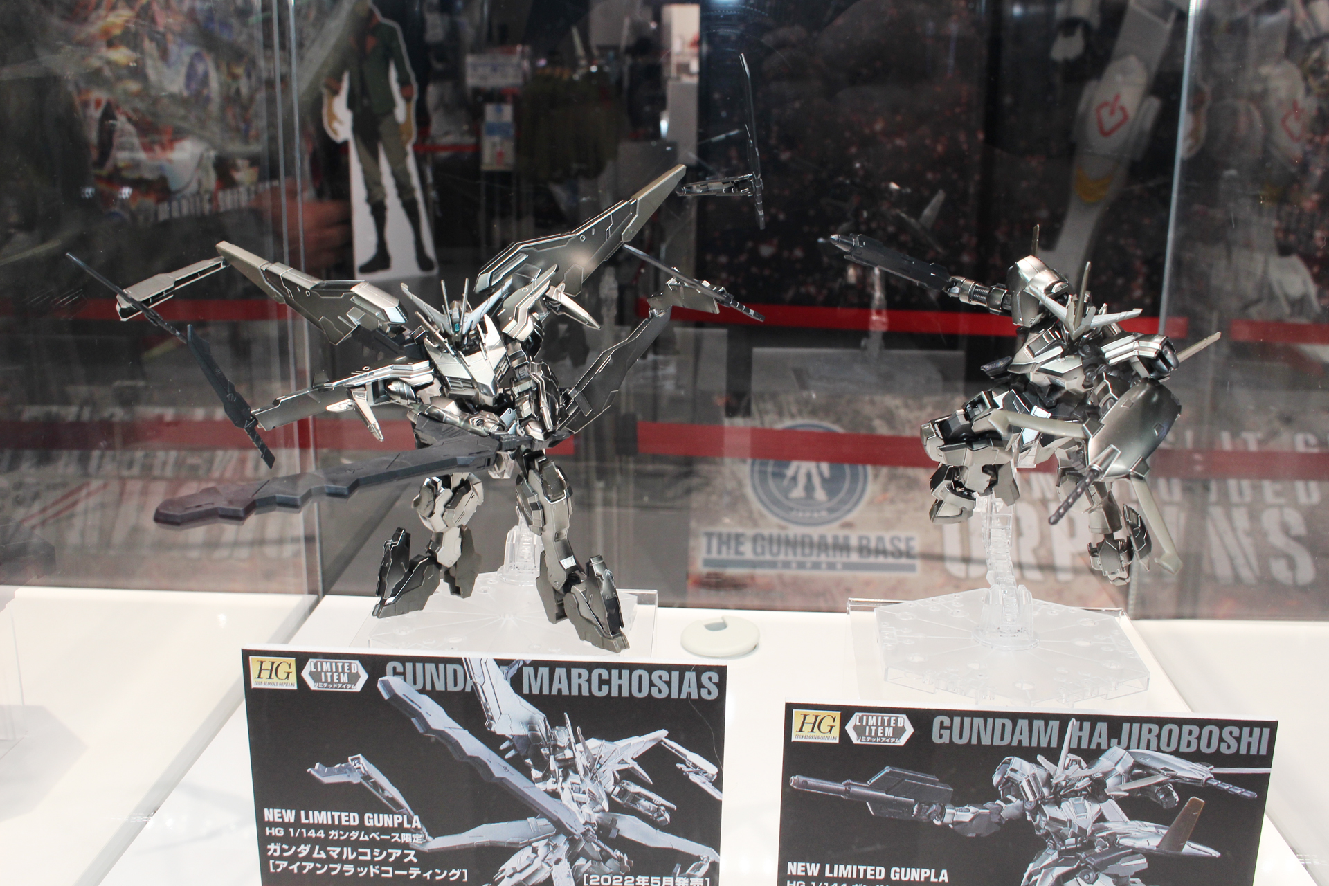 左は5月発売予定の「HG 1/144 ガンダムマルコシアス[アイアンブラッドコーティング]」。こちらは次回以降に紹介したい
