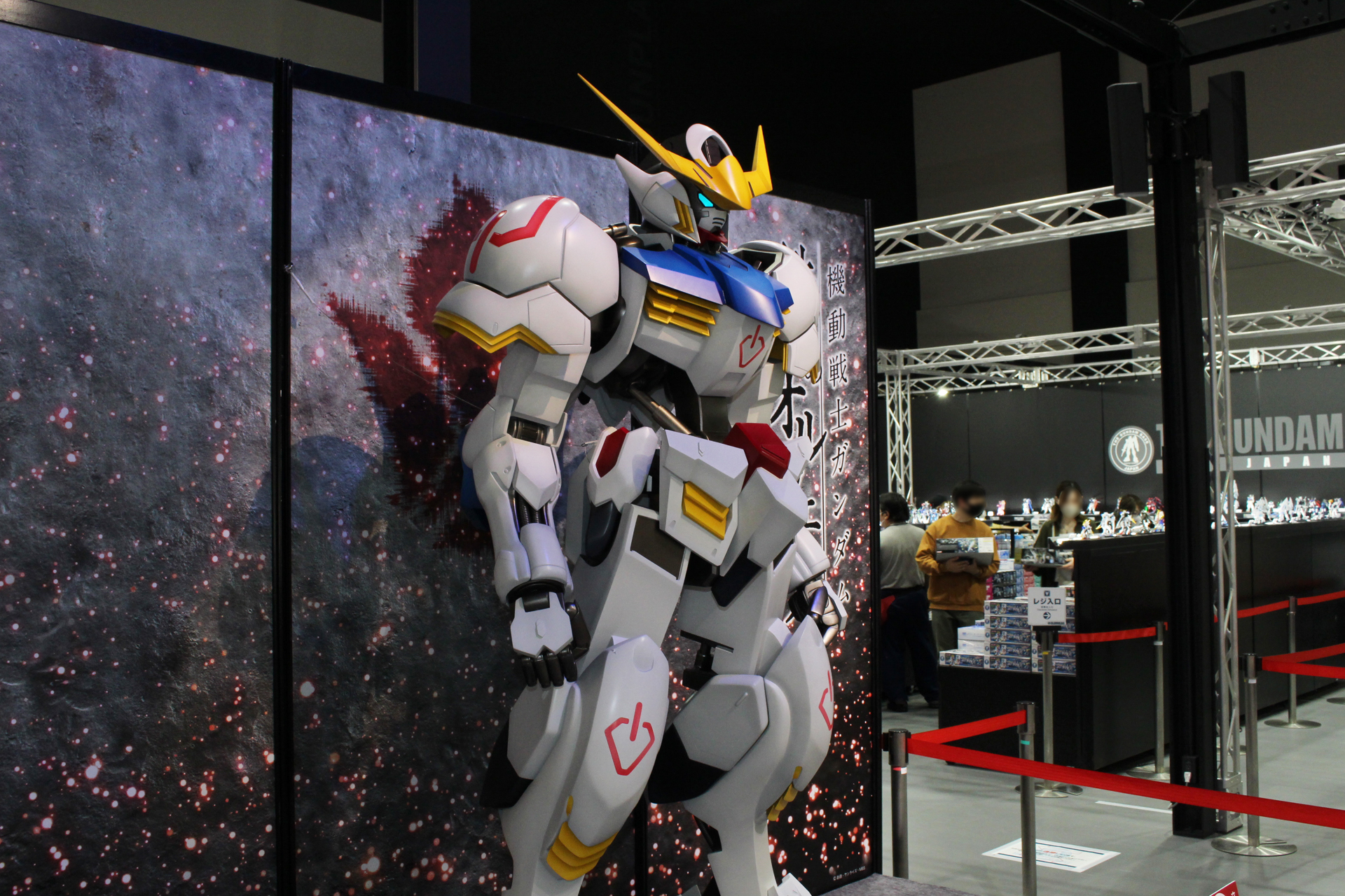 2m以上あるガンダム・バルバトスの立像