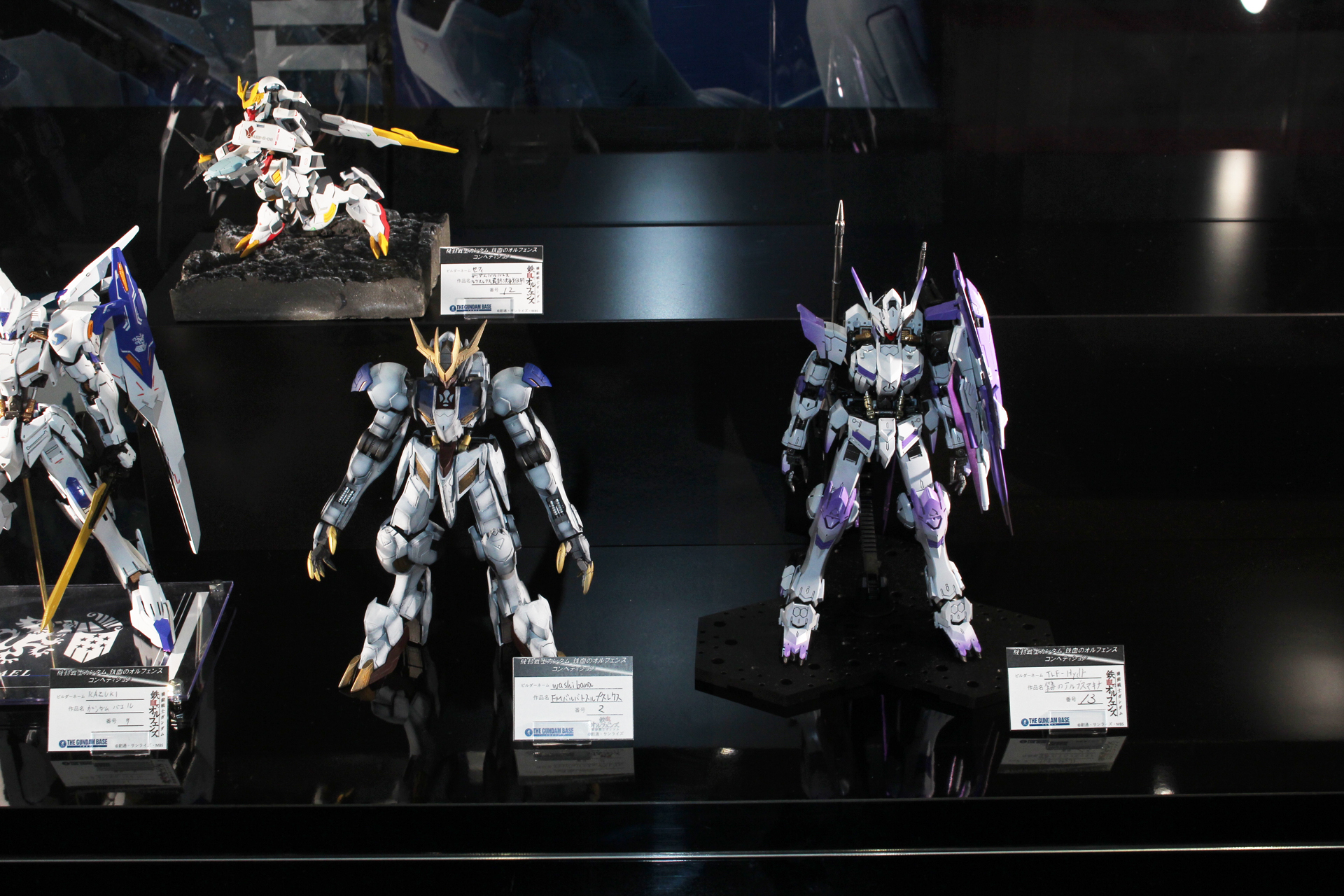 ジオラマとは別のショーケースにも作品は展示されていた