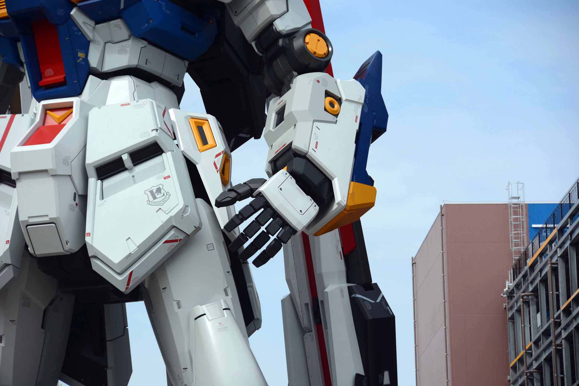 実物大立像だからこその圧倒的なディテール表現はいつまでも見ていたくなる