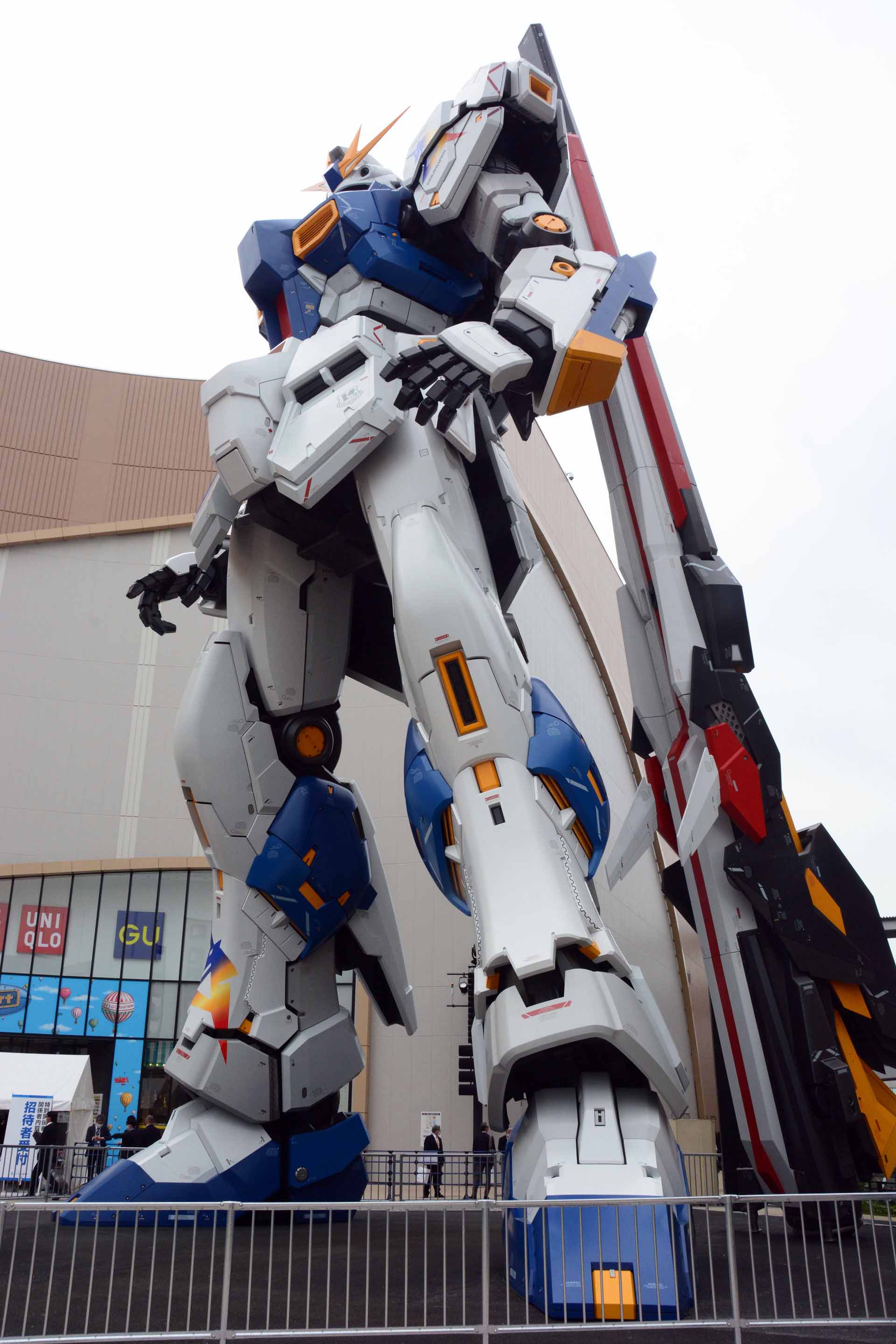 実物大立像だからこその圧倒的なディテール表現はいつまでも見ていたくなる