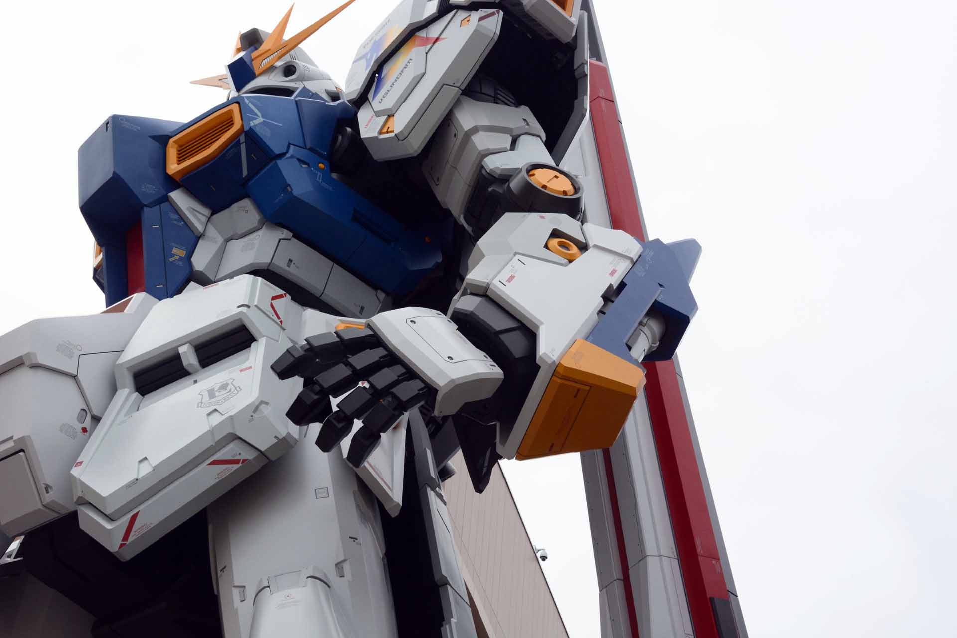 実物大立像だからこその圧倒的なディテール表現はいつまでも見ていたくなる