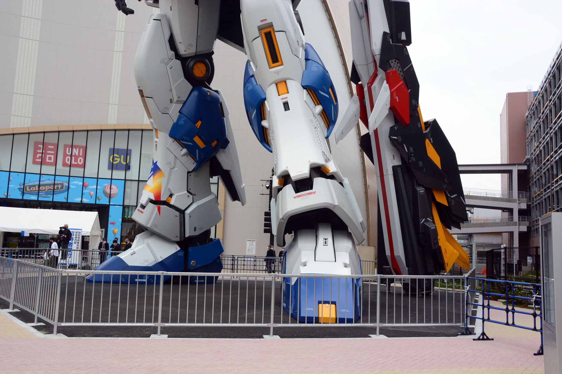 実物大立像だからこその圧倒的なディテール表現はいつまでも見ていたくなる