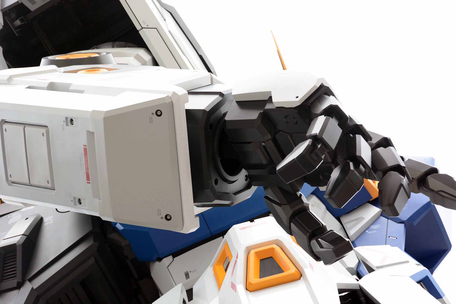 実物大立像だからこその圧倒的なディテール表現はいつまでも見ていたくなる