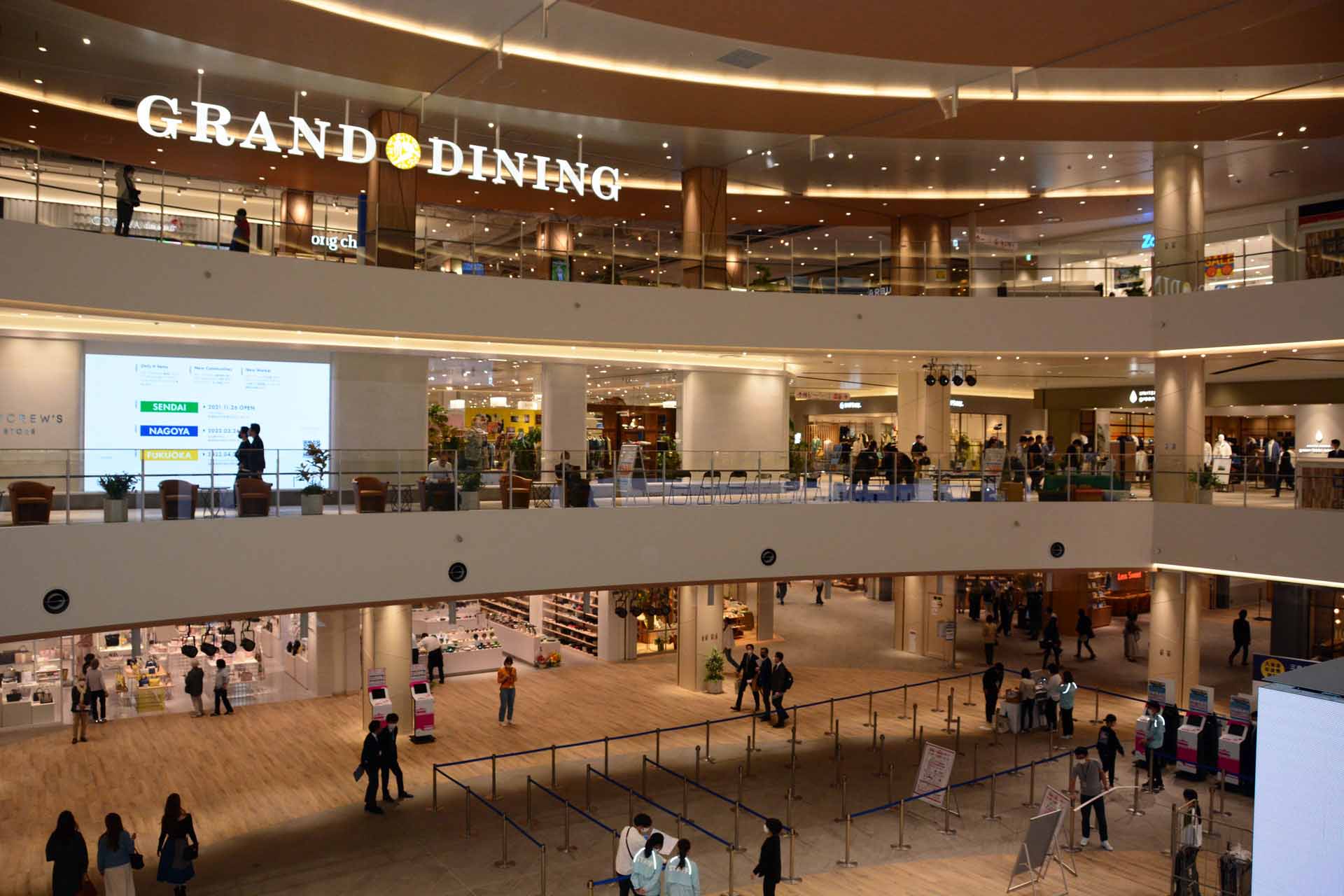 福岡最大のショッピングモールやレストラン街に加え、運動場など新たなコミュニティの中心となる施設だ