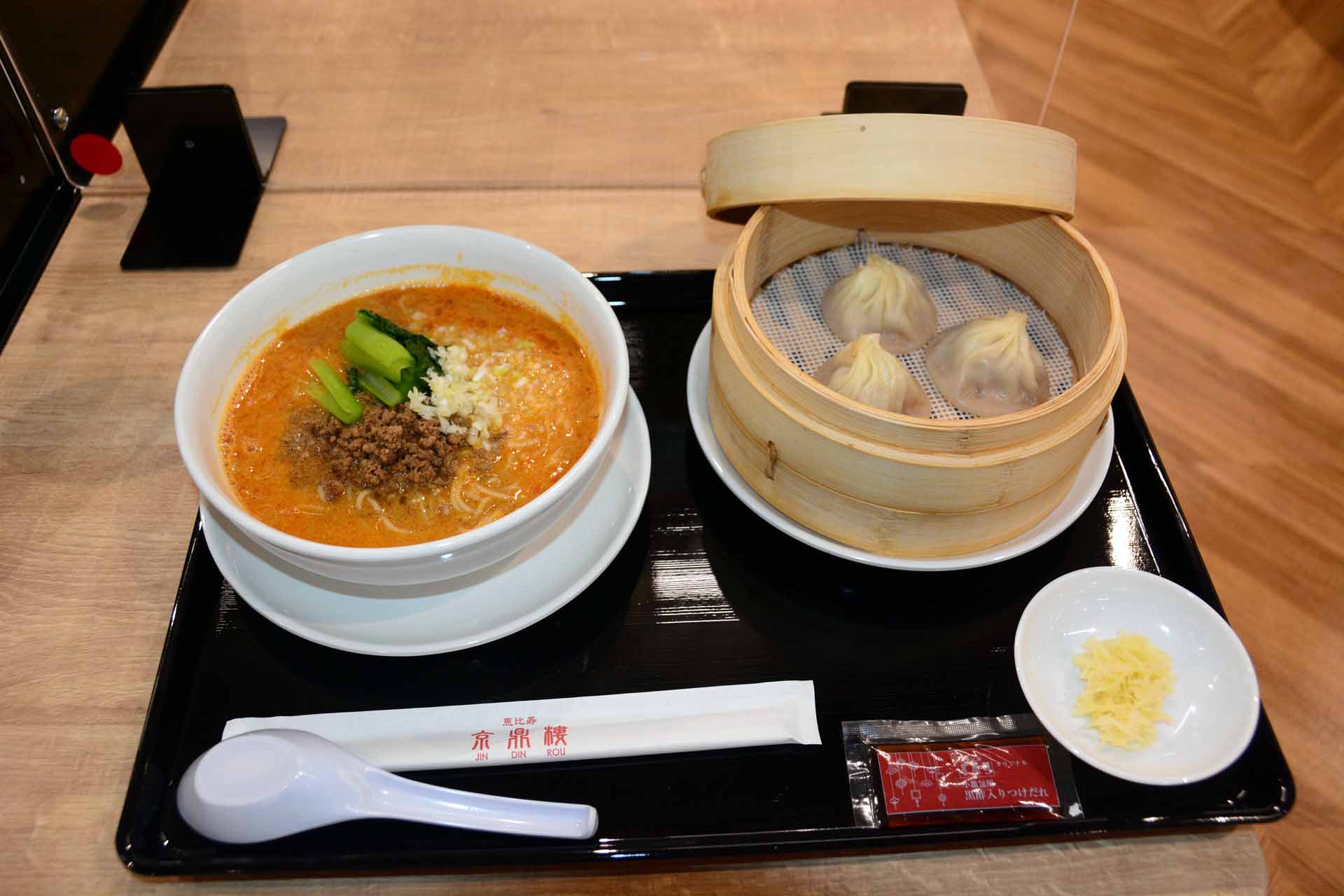 福岡最大のショッピングモールやレストラン街に加え、運動場など新たなコミュニティの中心となる施設だ