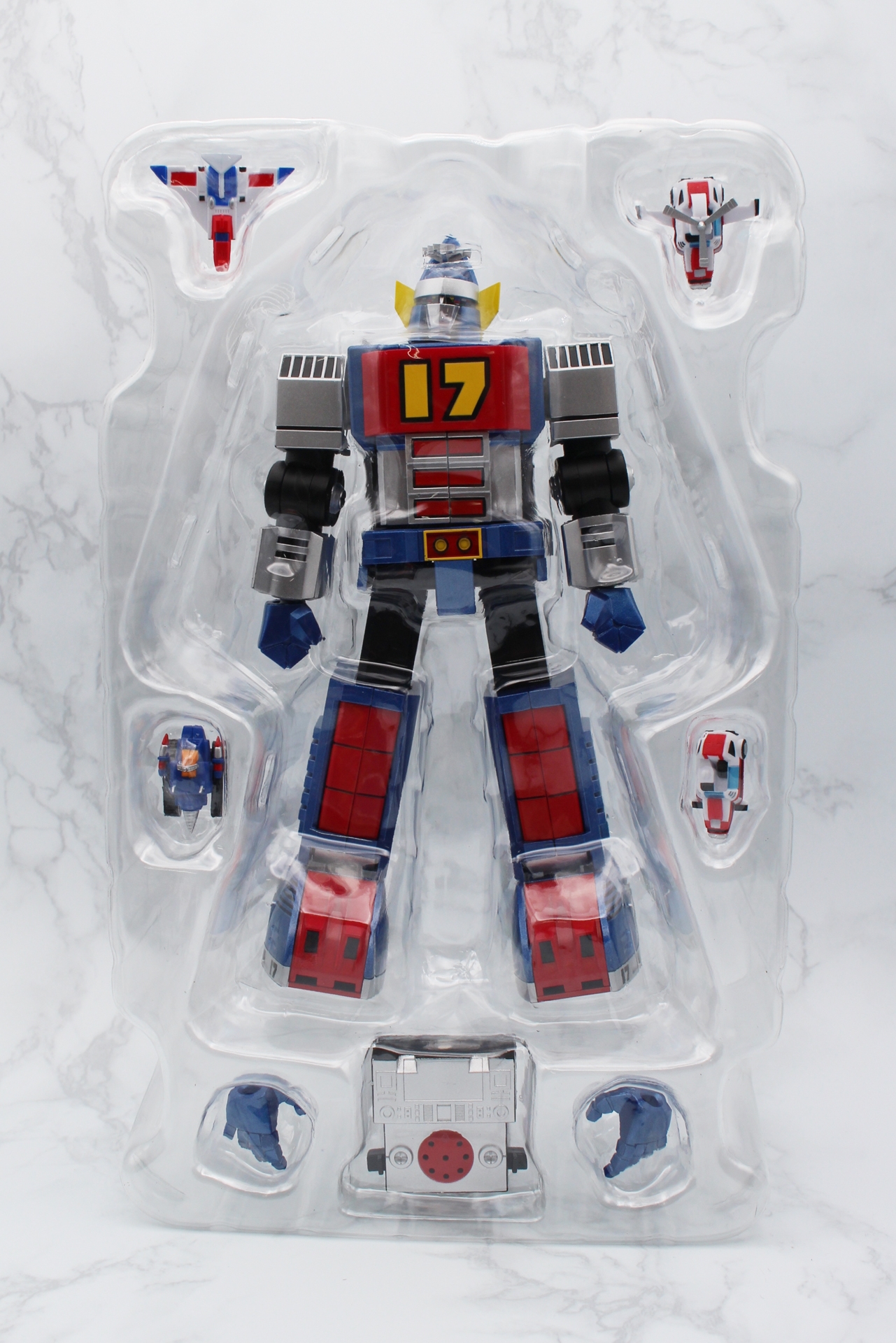 パッケージ内ブリスター。パーツが少ないのは、追加パーツを使った差し替え変形がないことの証だ