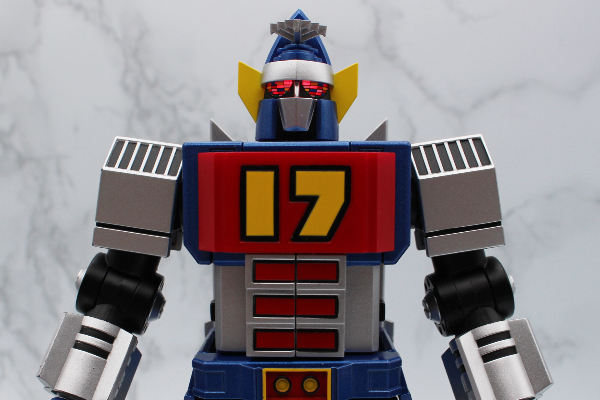 光の色はサウンドによって白・青・赤・緑・黄・ピンクなどに変わる