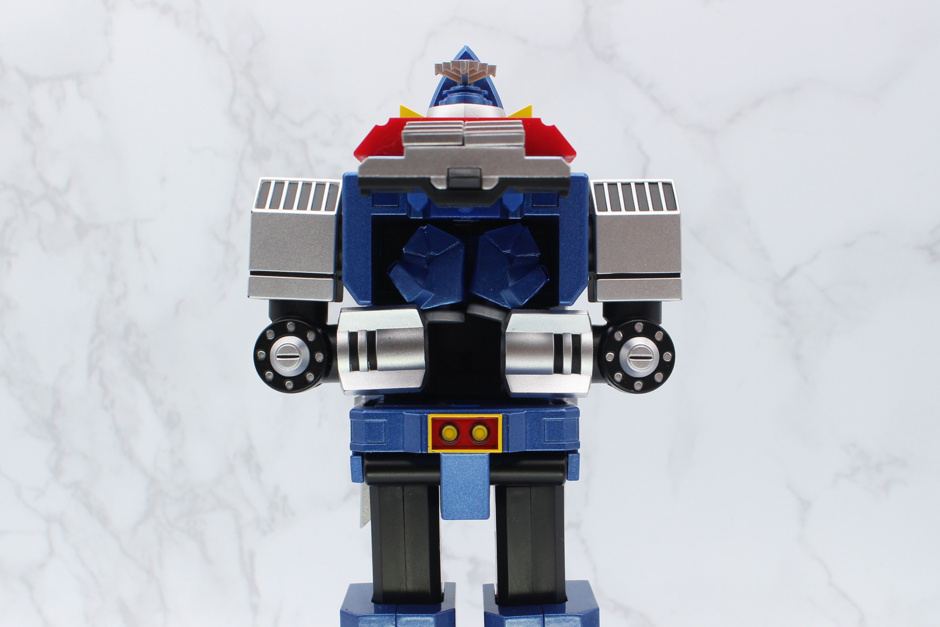 胴体の空洞に腕を収める