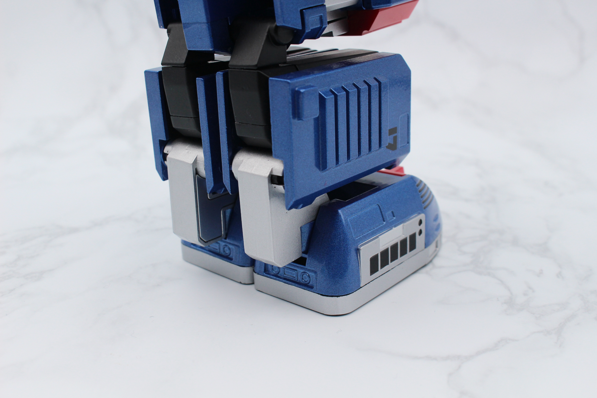 足首の関節はこのように曲げて、前から押し込む