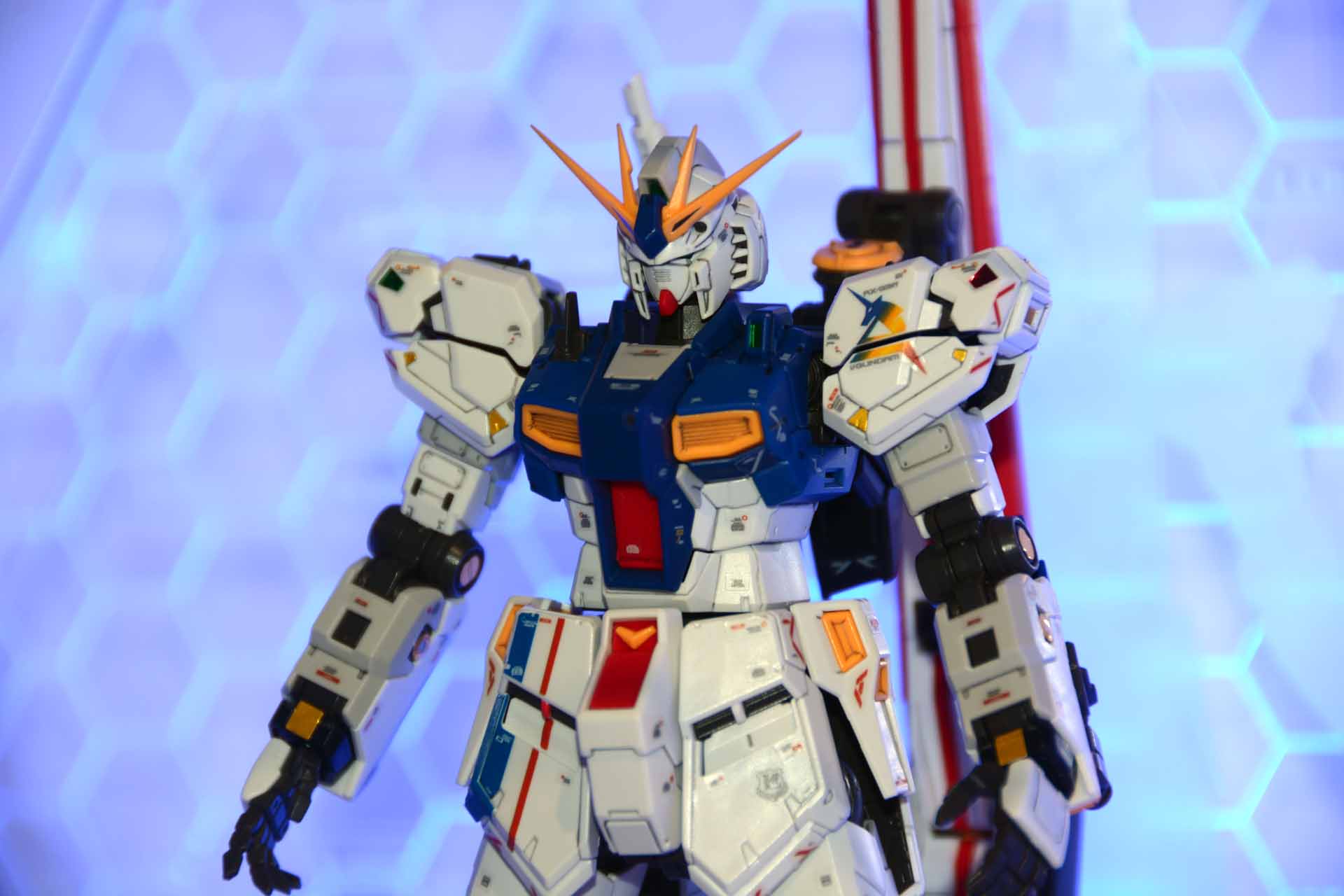 目玉となるのは、実物大νガンダム立像を再現したプラモデルだろう。まさにここでしか手に入らないグッズだ