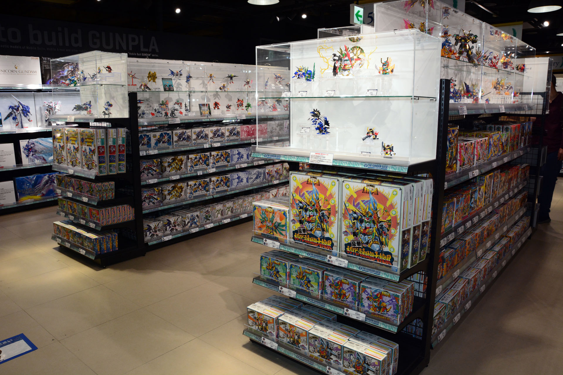 広大な面積の店舗にガンプラがぎっしり。ファンには夢のような空間だ