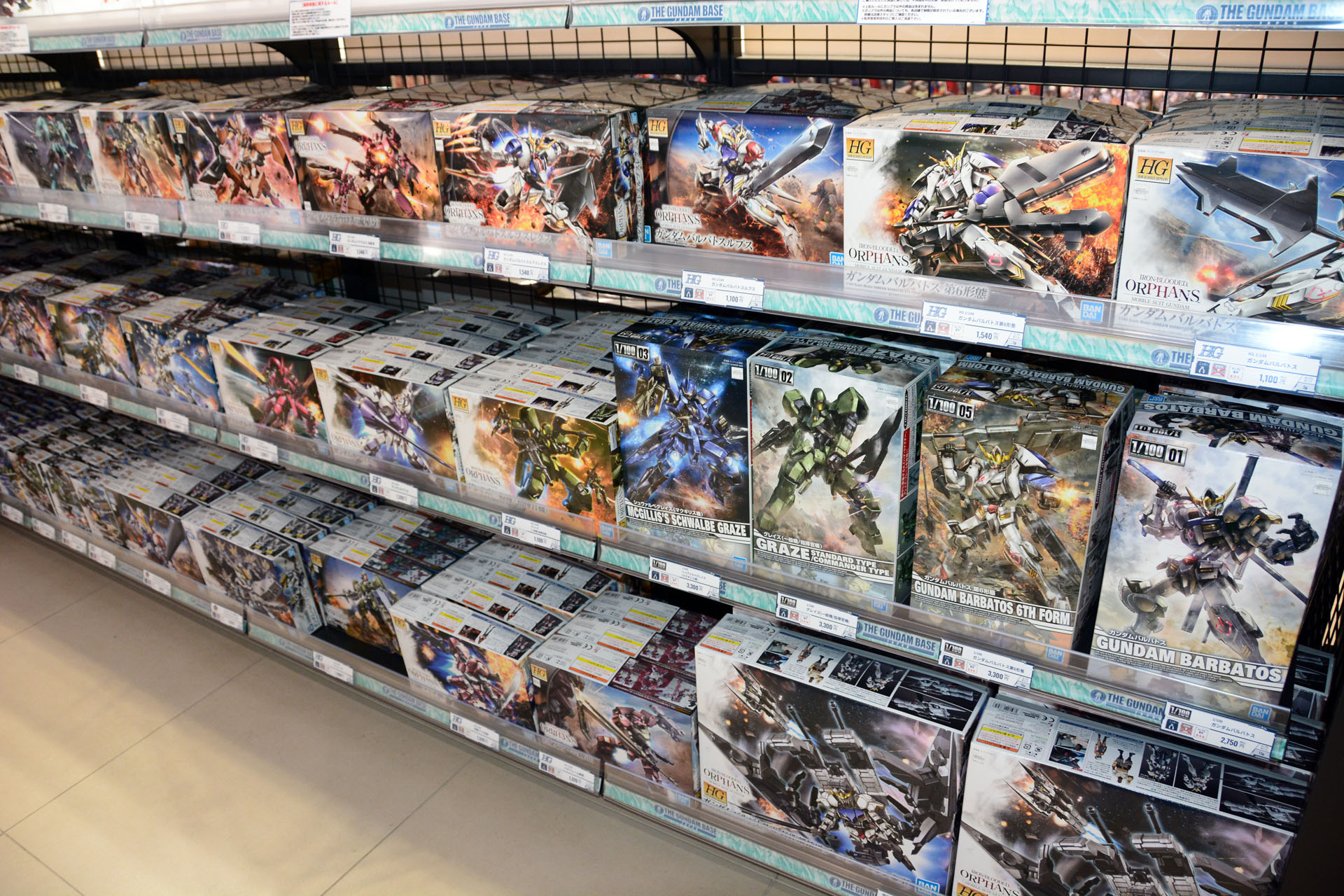 なんといっても最大の魅力は素意の品揃えだ。あらゆるガンプラがあり、購入できる場所を理想とし多彩なガンプラを取り扱っている