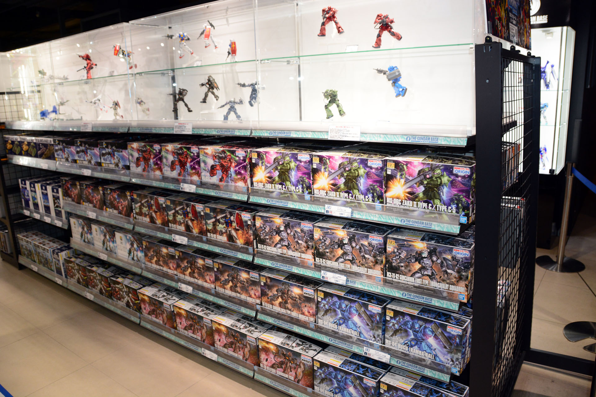 なんといっても最大の魅力は素意の品揃えだ。あらゆるガンプラがあり、購入できる場所を理想とし多彩なガンプラを取り扱っている