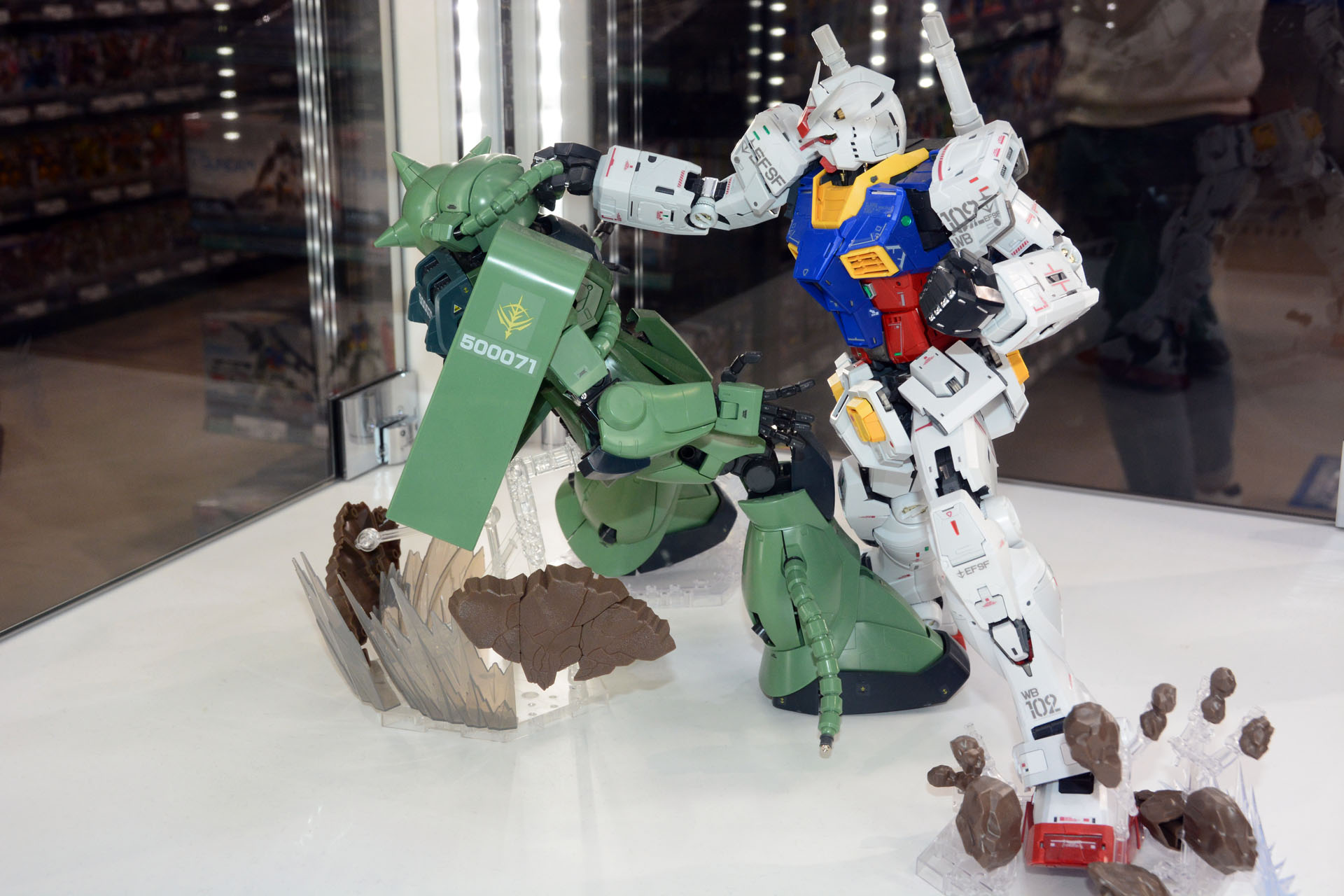 家ではとても展示できない大規模な作例も