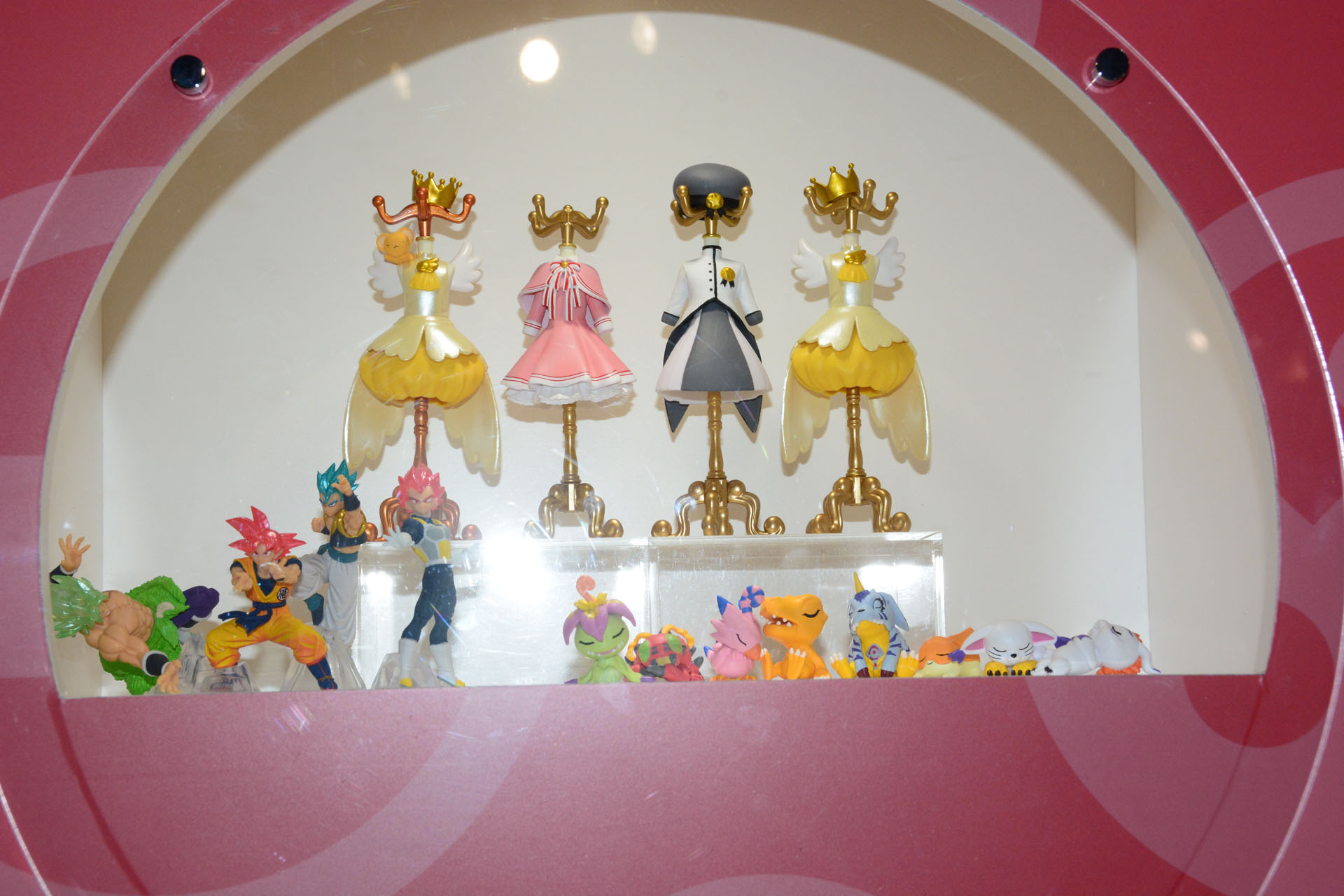 現在の人気ガシャポンを展示