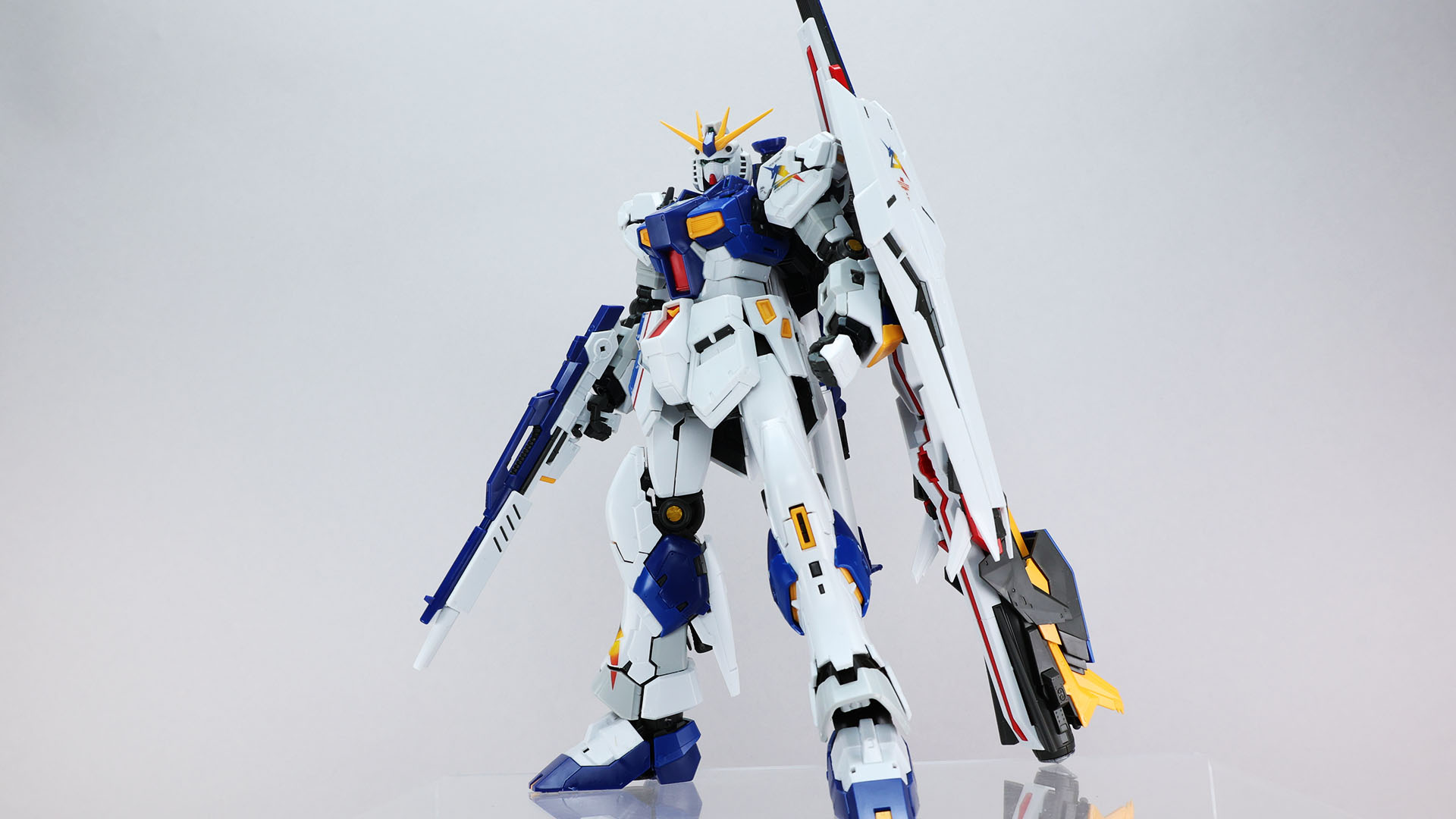 主要装備とともに……これはガンプラでなければできませんね