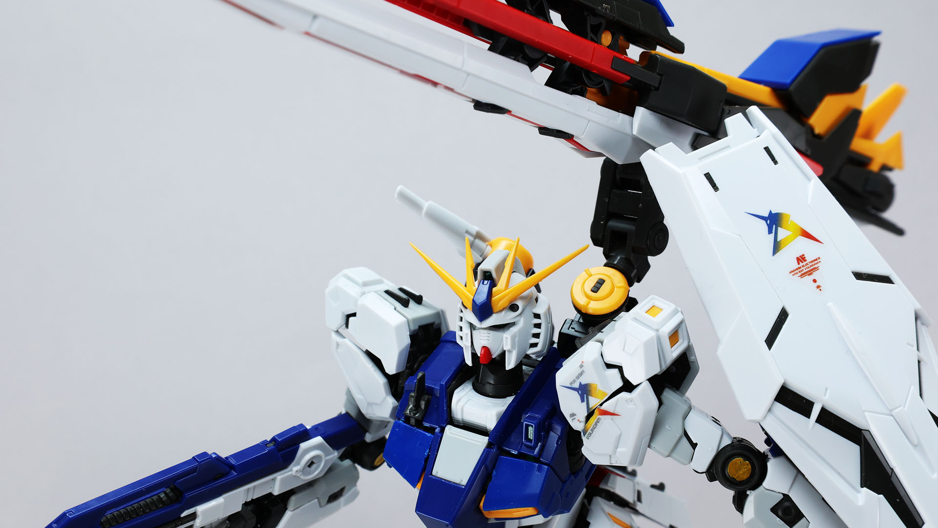 赤いモビルスーツを発見！