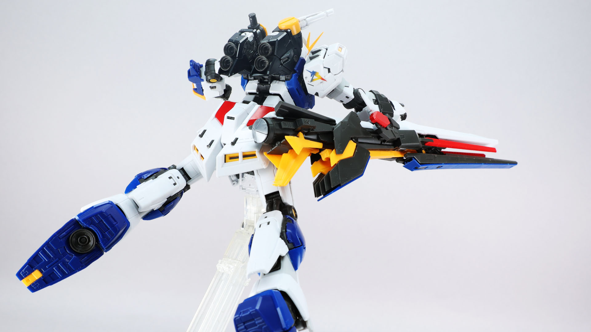 “ファンネル”でもあるこの装備は無線操作が可能