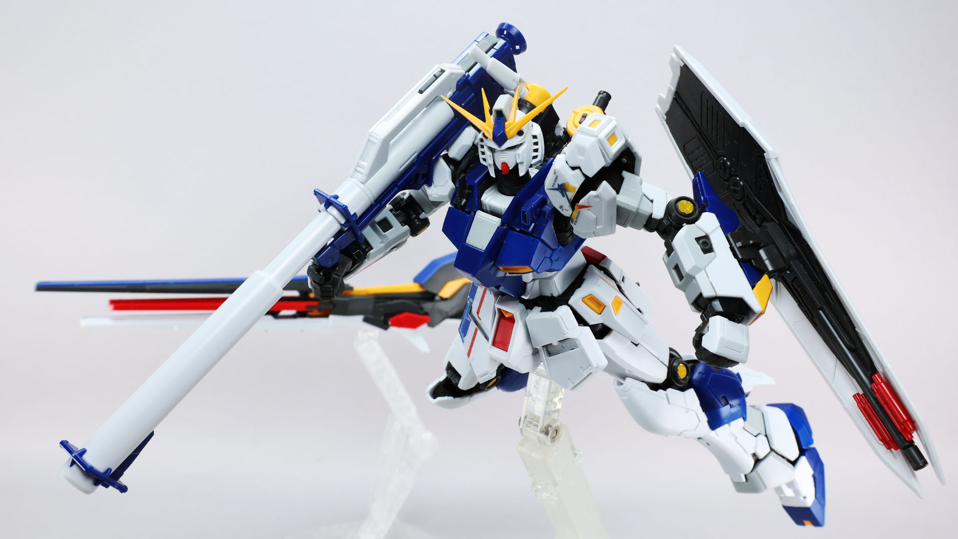 “ファンネル”でもあるこの装備は無線操作が可能