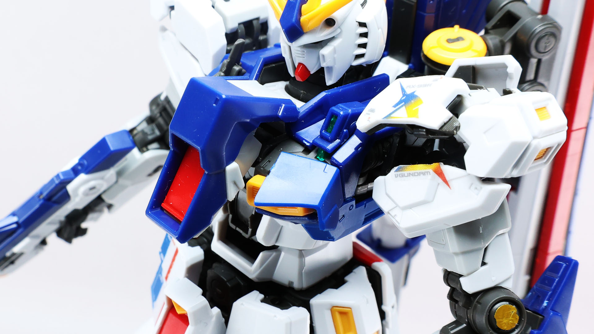 胸部装甲も外へ開きます