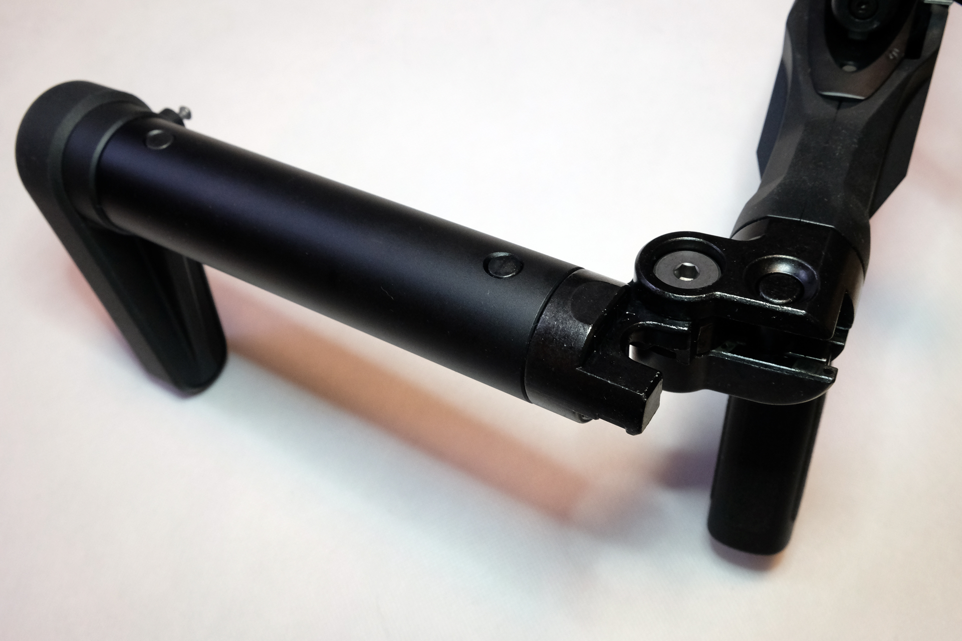 曲げている途中でも強度が充分ある。と言っても振り回すなど無理な使い方は厳禁だ。説明書の注意書きに従おう