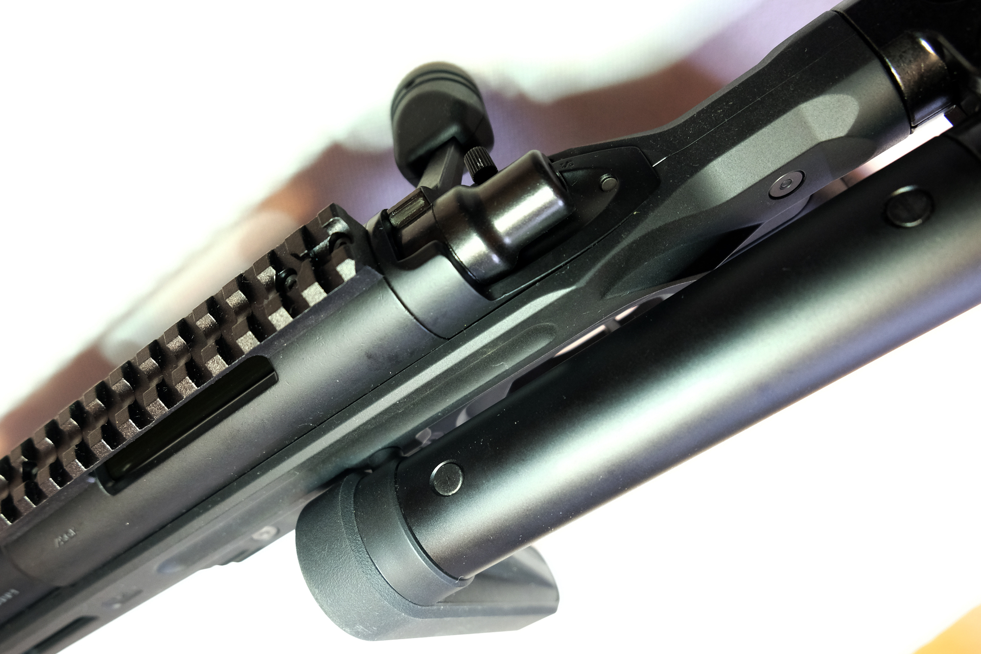 レシーバーやシリンダーなど、「VSR-10」に似ているが微妙に変わっている