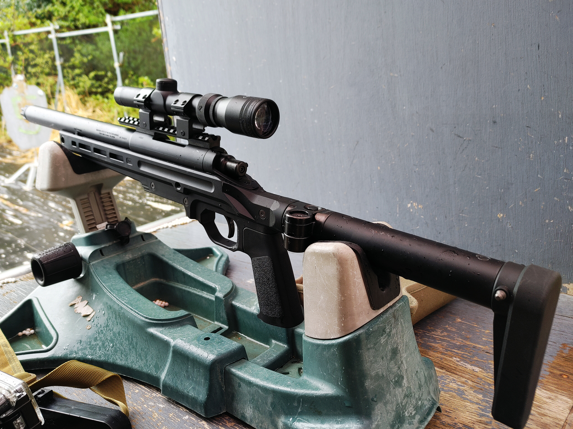 私物のズームスコープを載せた状態。今回は製品版のレポートなのであえて使わなかった