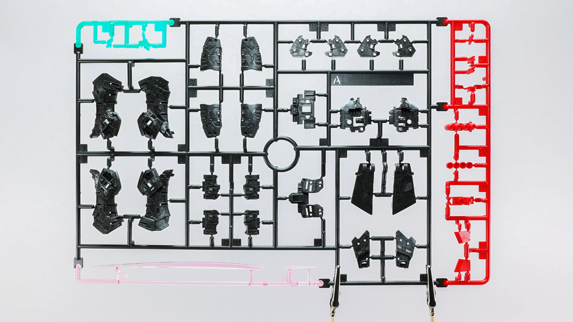 Aランナー。主にメカフレームとカラーパーツ、エフェクトパーツで構成されます