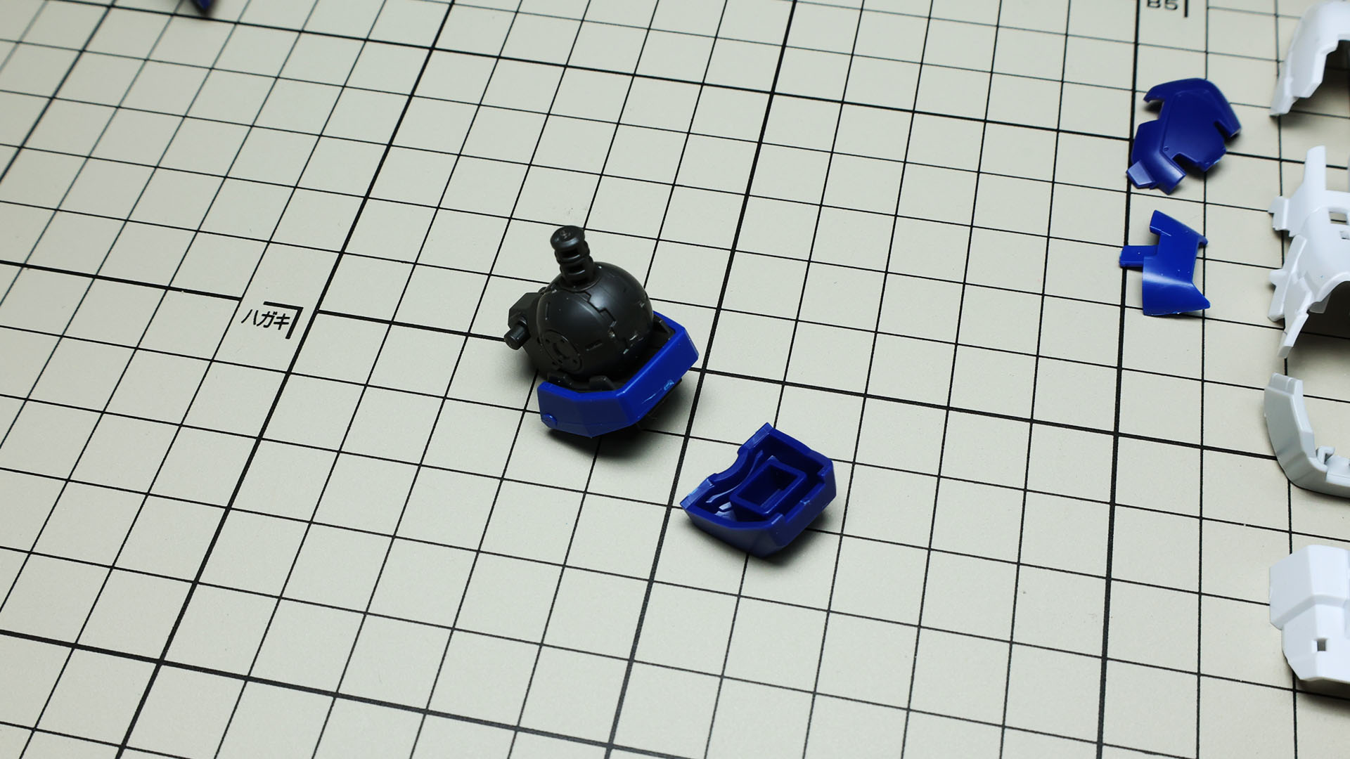 かかとは2つの青いパーツでの構造となっています