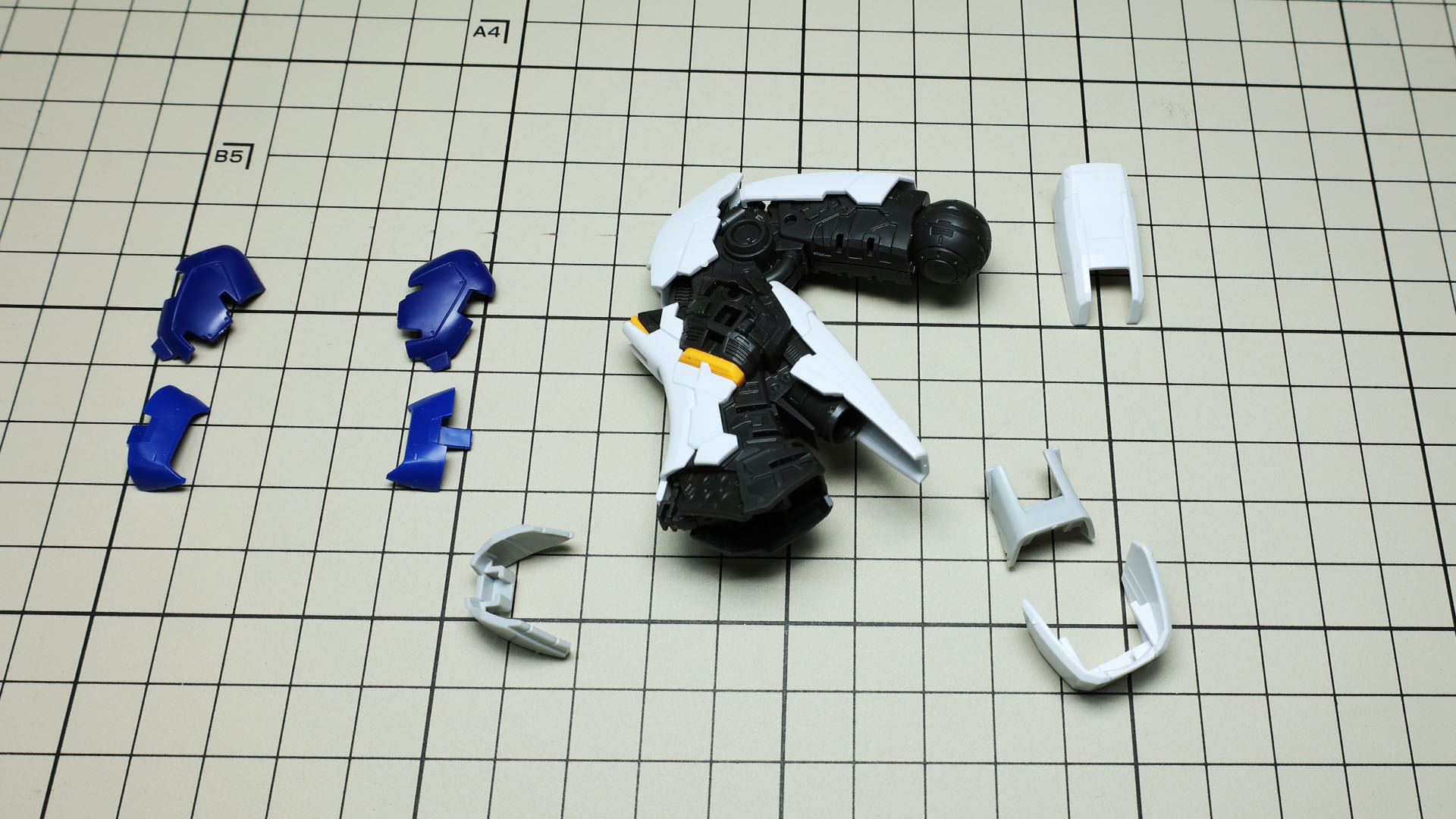 外装を組み付けていきます