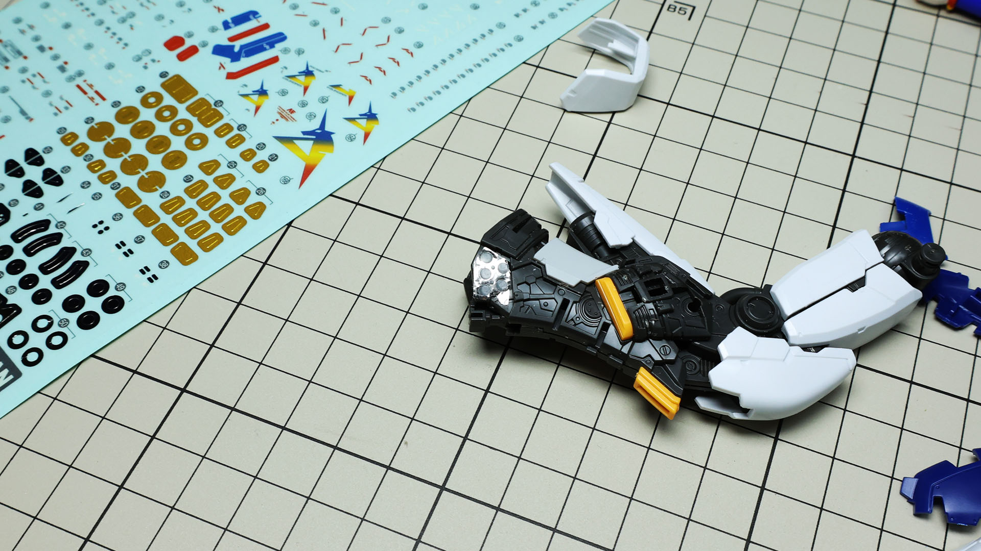 パーツを分解して貼り込みました