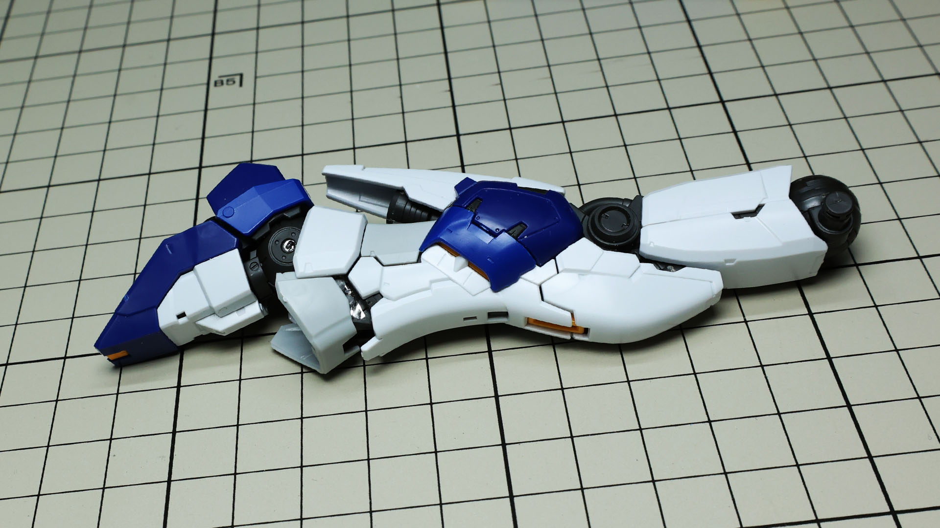 装甲の隙間からチラ見えするリアリスティックデカール