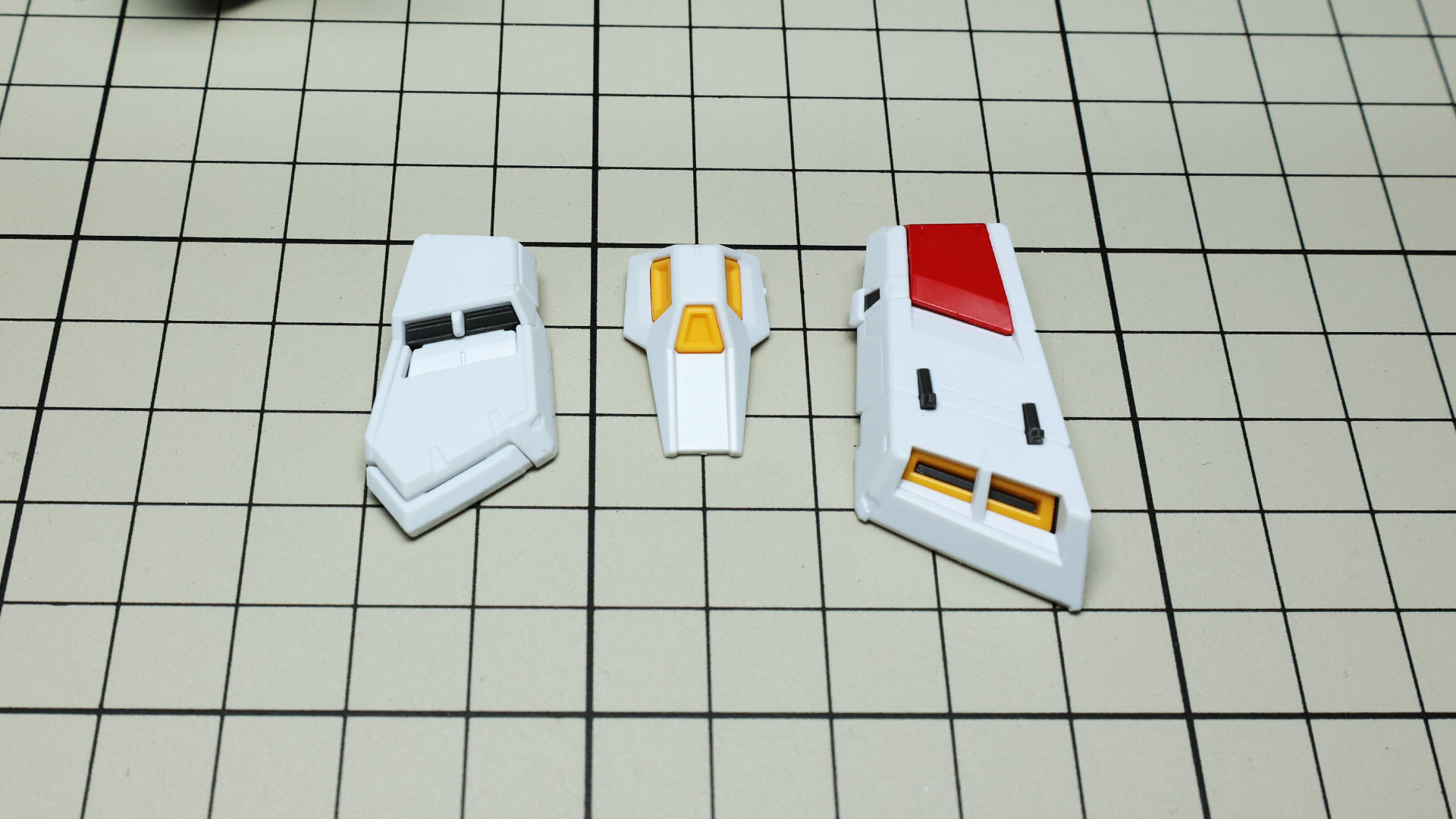 構成要素を組み上げ……