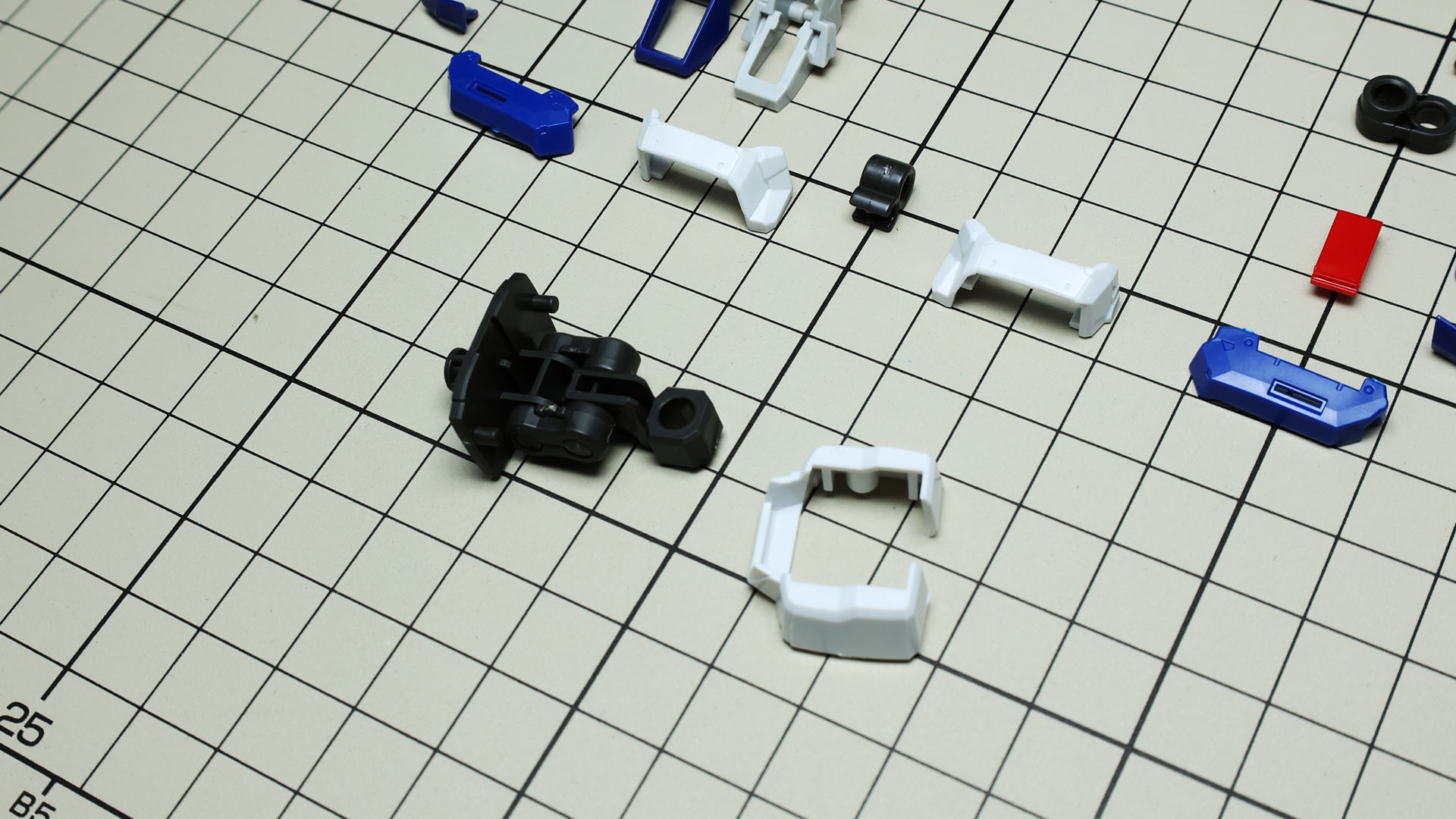 ボディの体幹を構成する腹部の関節はこれもガッチリしています