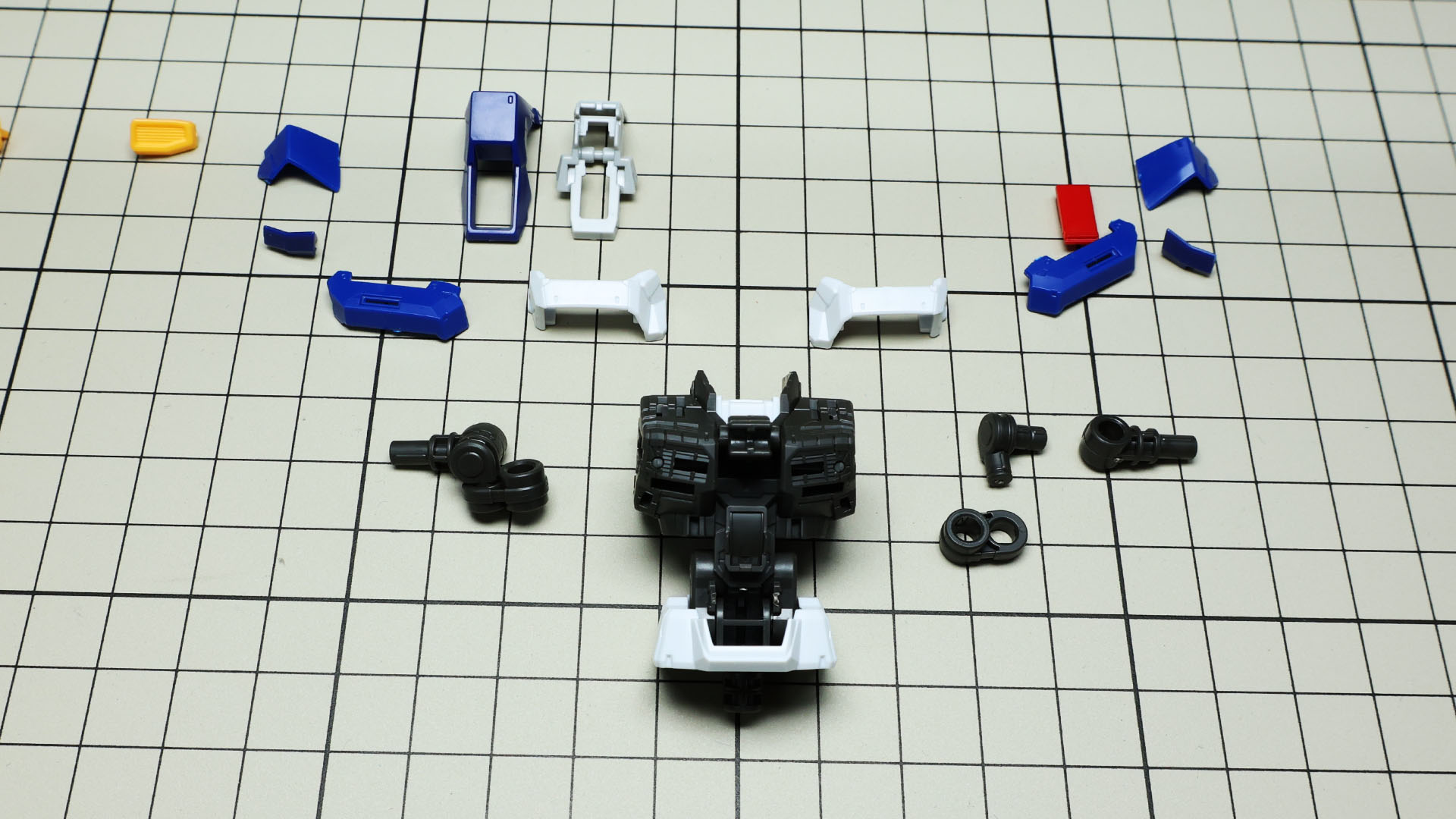肩関節は3軸となっていて自由に可動させられます