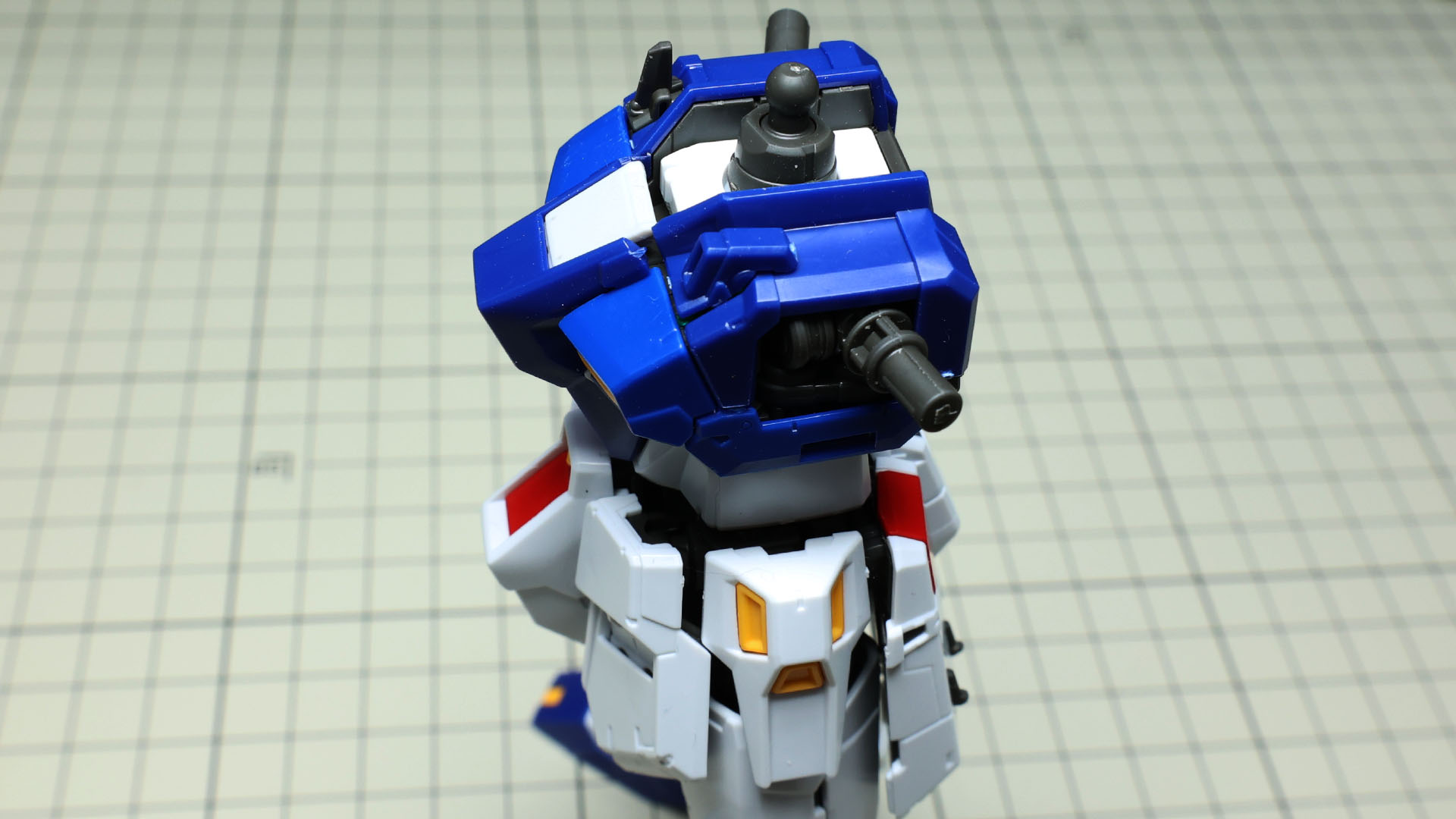 ボディと脚部の長さの比較……かなりナイスバディです