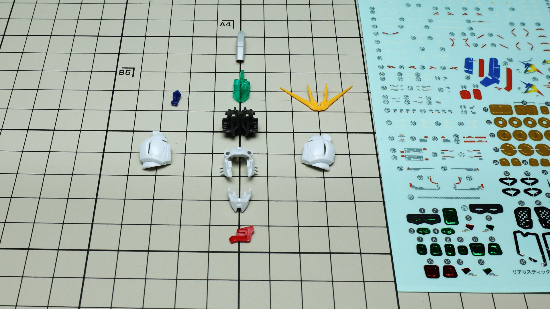 とても少ないパーツ構成になっている頭部