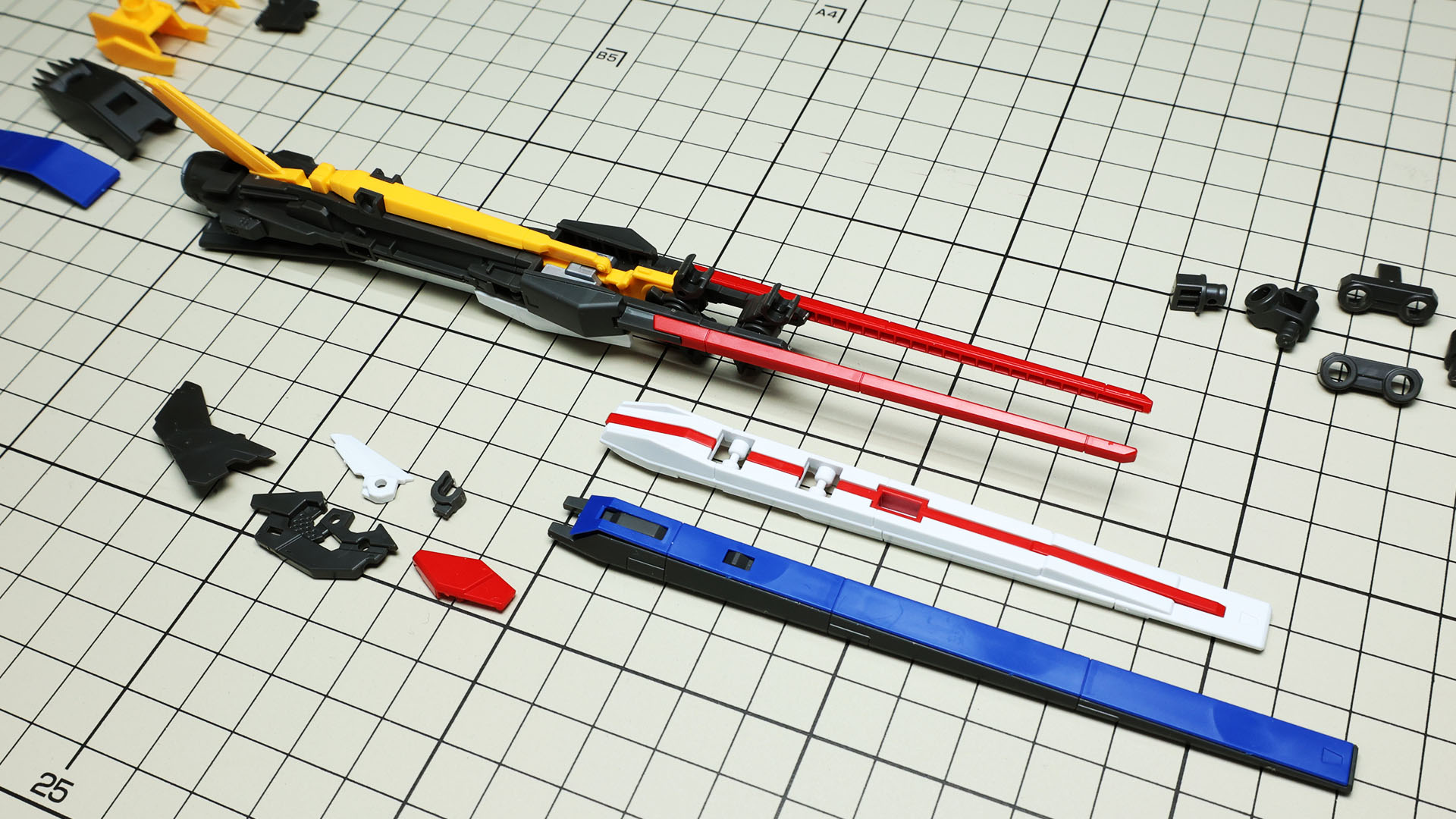 上下の板状のパーツは貼り合わせでできています