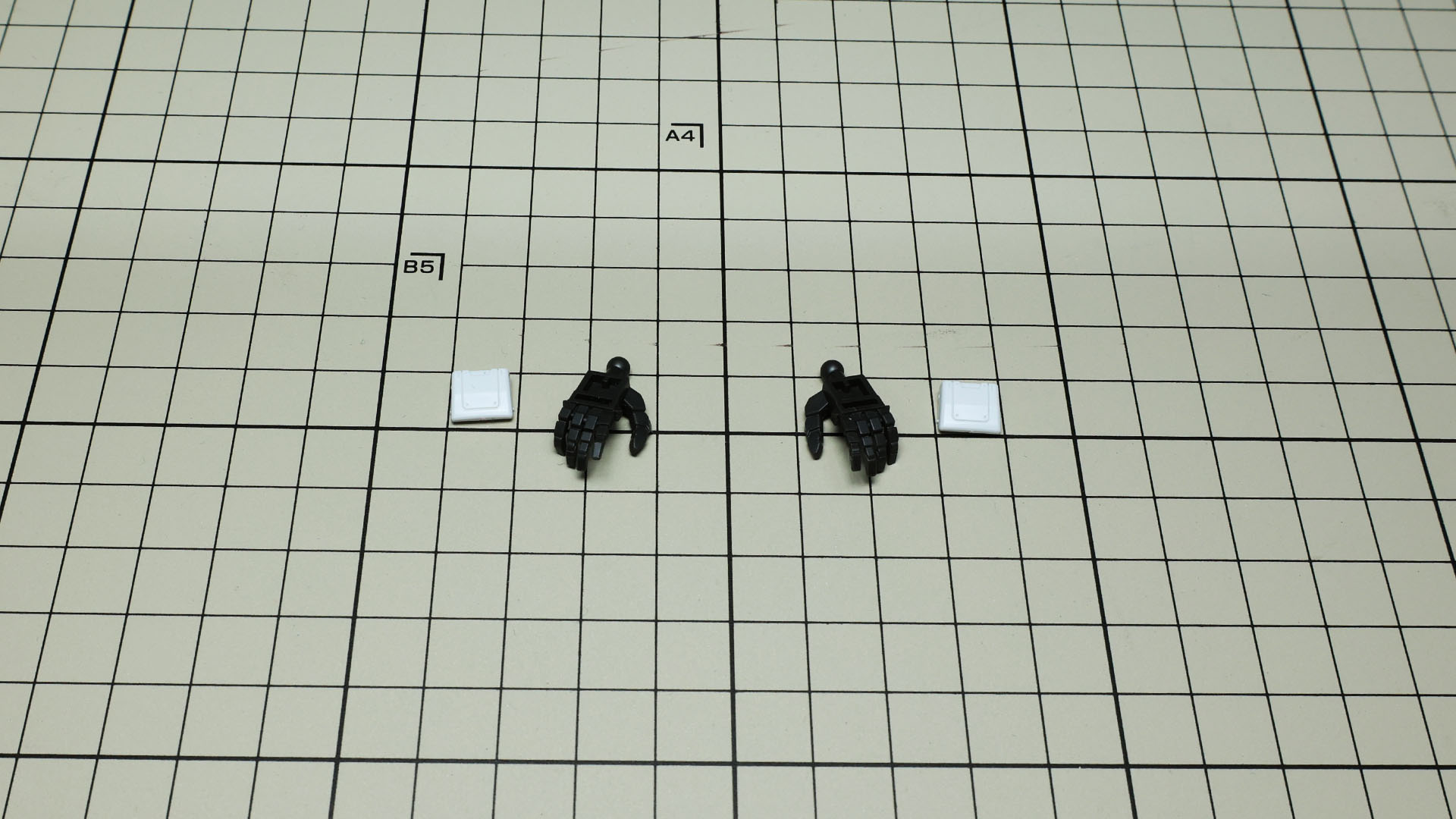 専用のハンドパーツも付属しているので組み付けると……