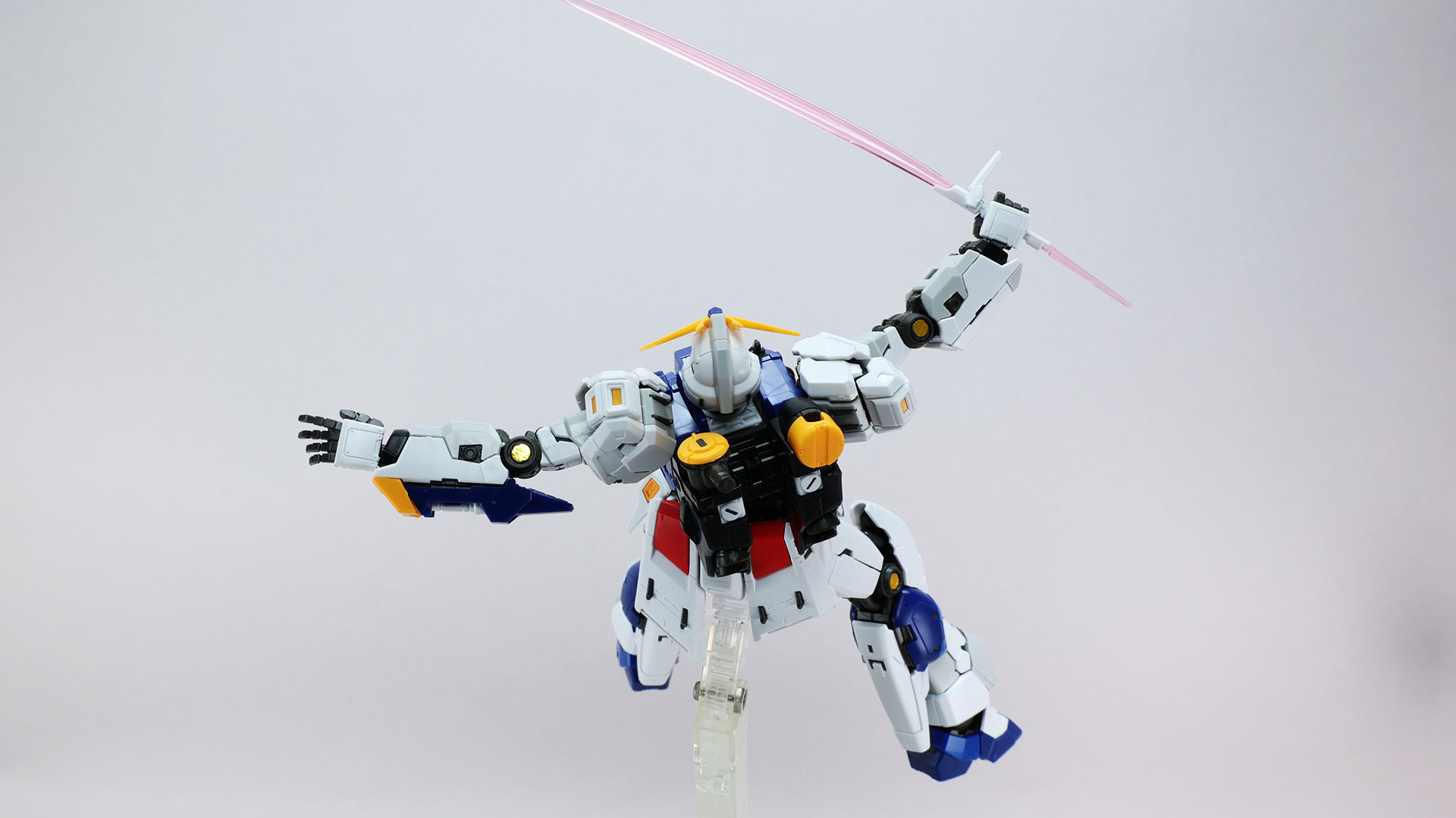 ららぽーと福岡の壁面映像内の回転切りイメージで