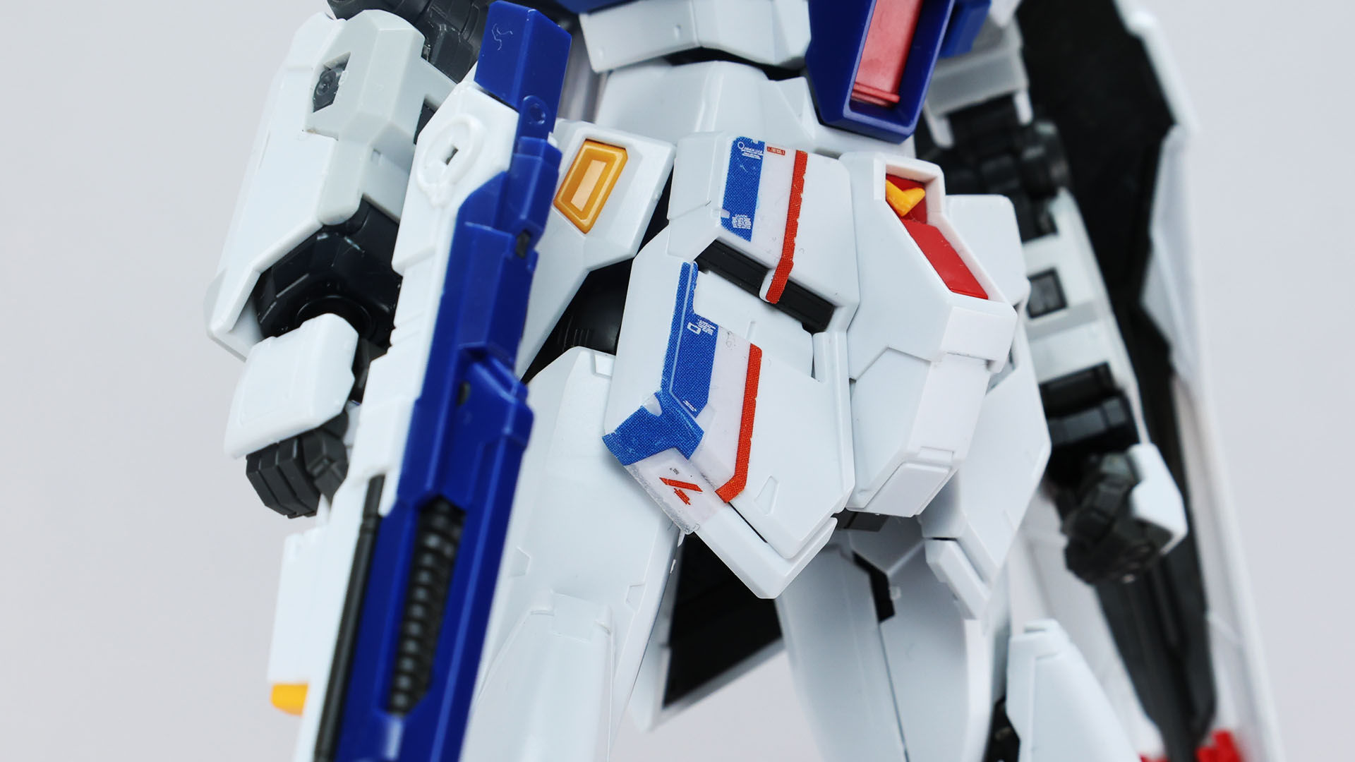 フロントアーマーのカラーリング