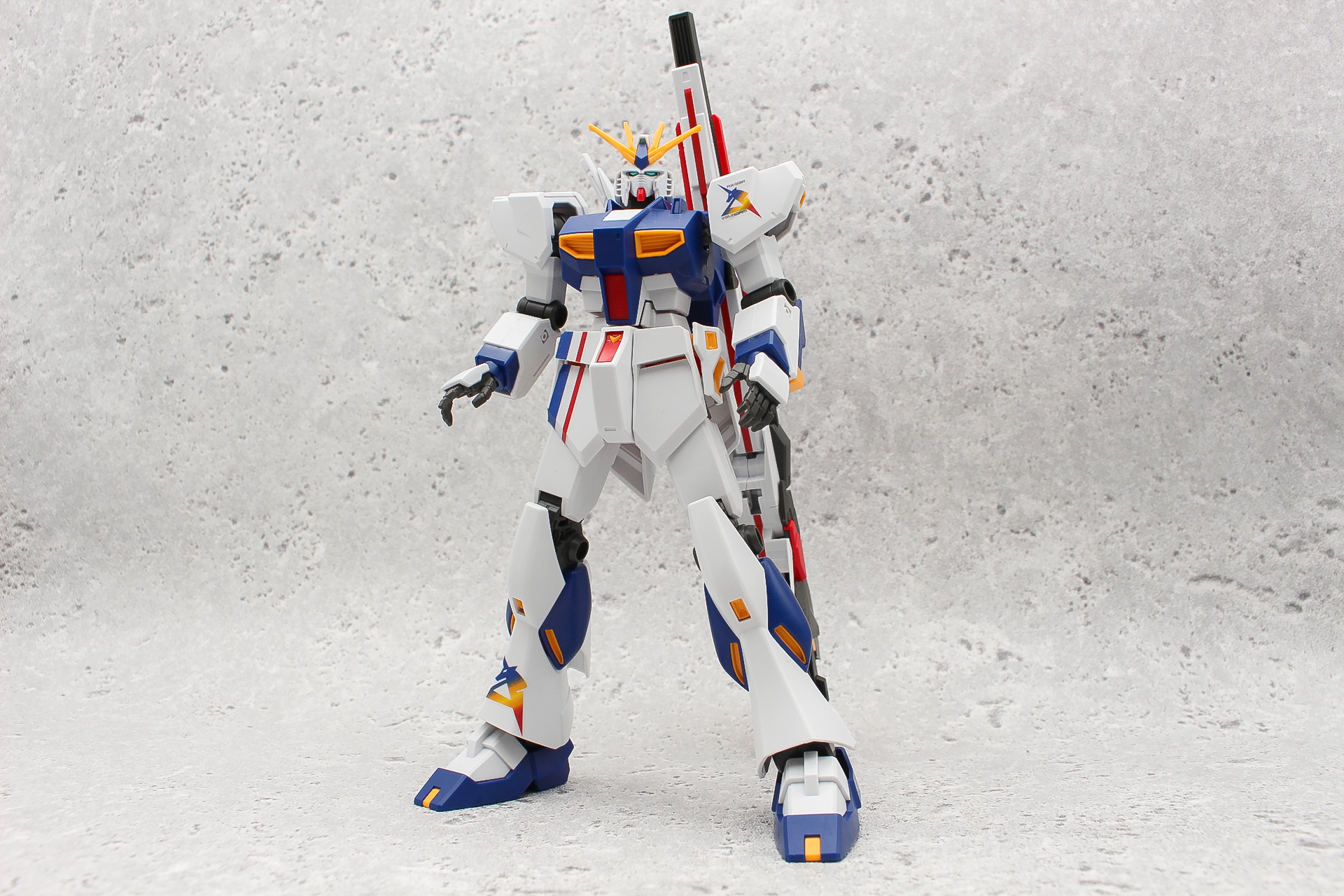 「ENTRY GRADE 1/144 RX-93ff νガンダム」。4月25日発売。価格は1,430円（税込）。GUNDAM SIDE-F限定品