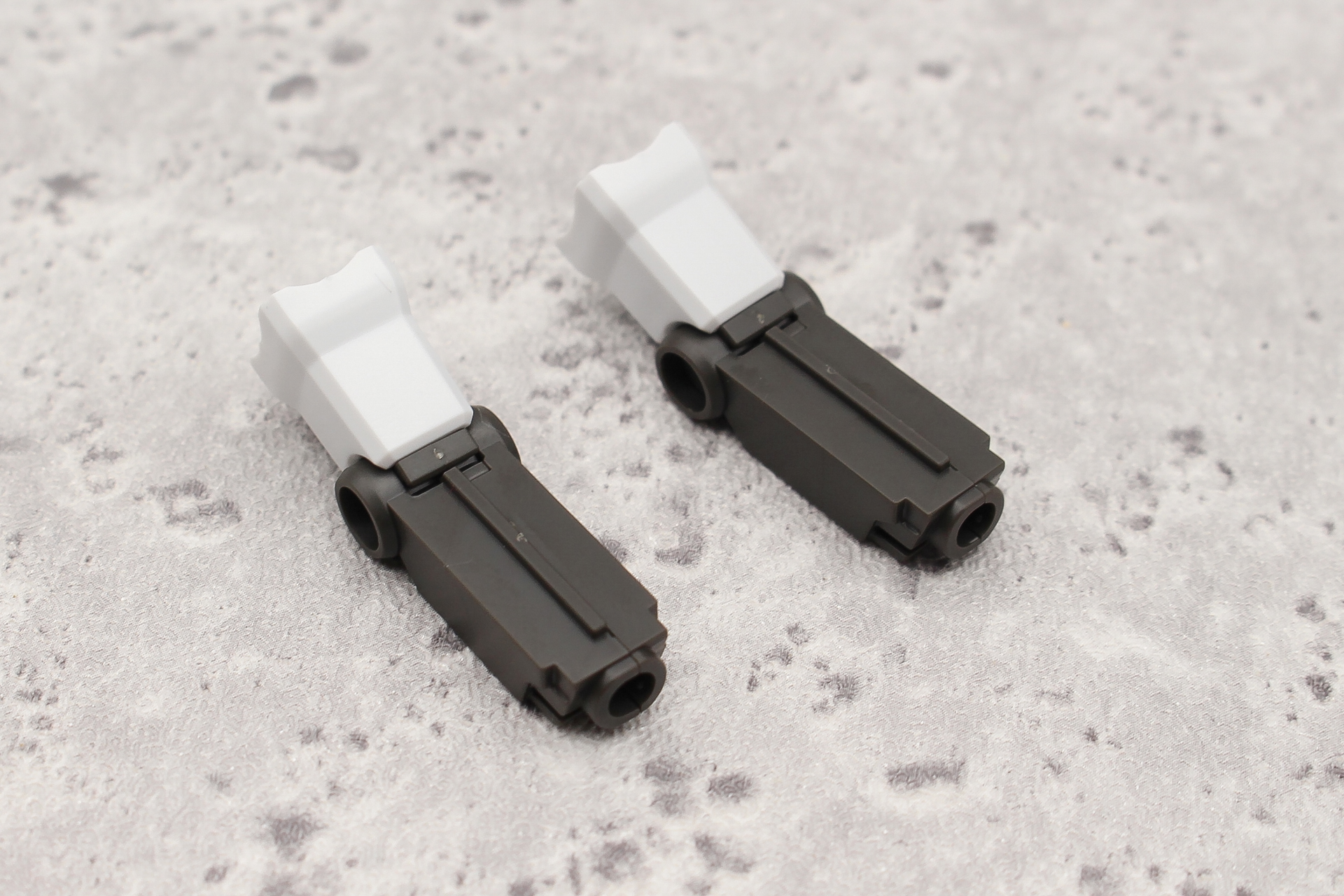 ヒジ関節も左右共通だ