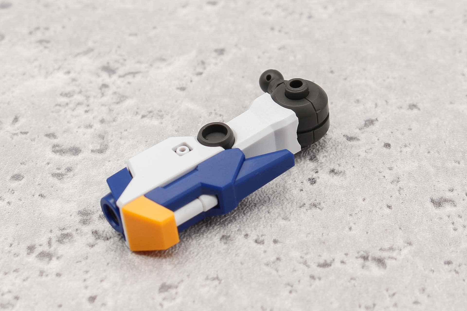 左腕の組み立て、構造が若干異なっている