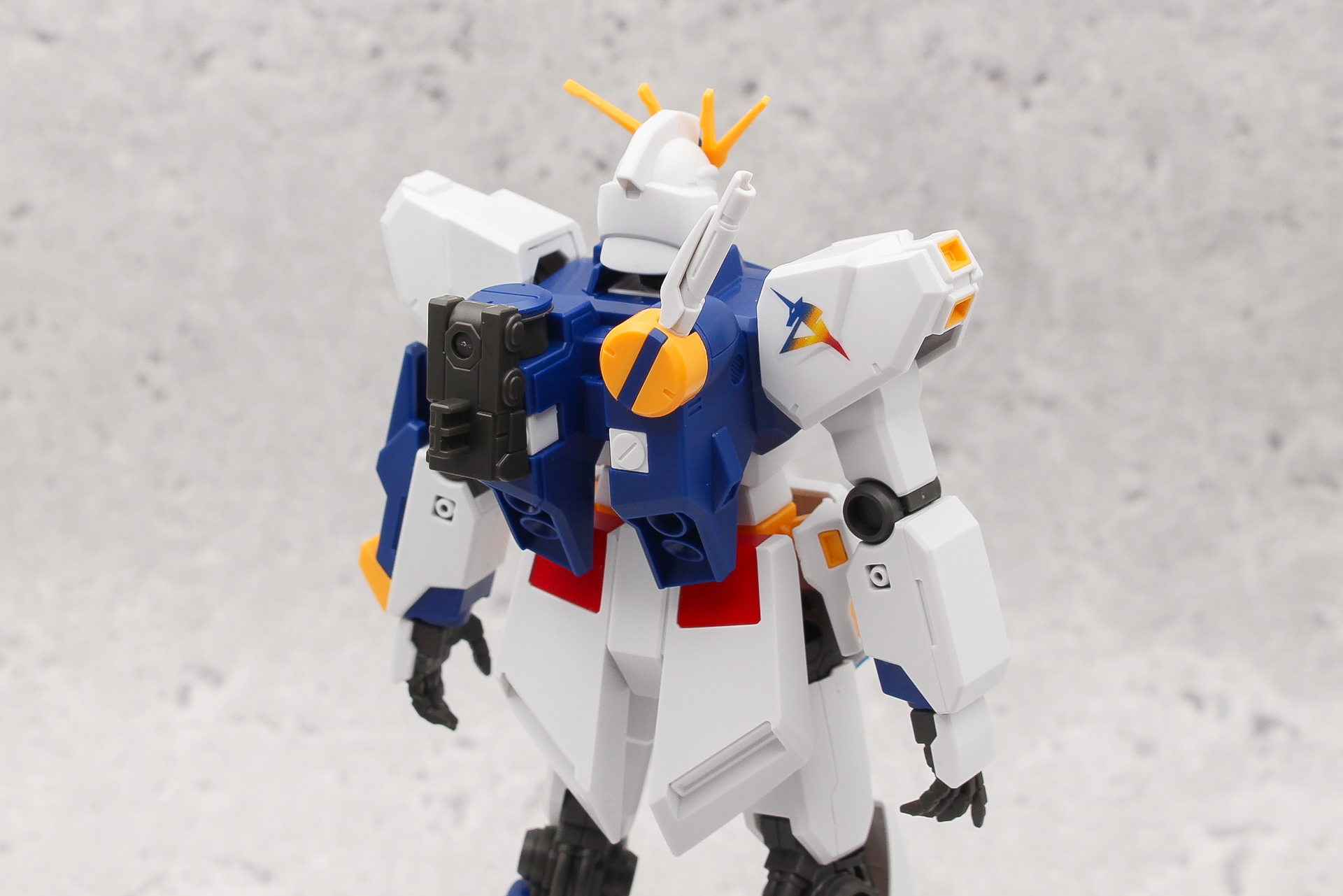 バックパックの左側にジョイントを取り付けておく